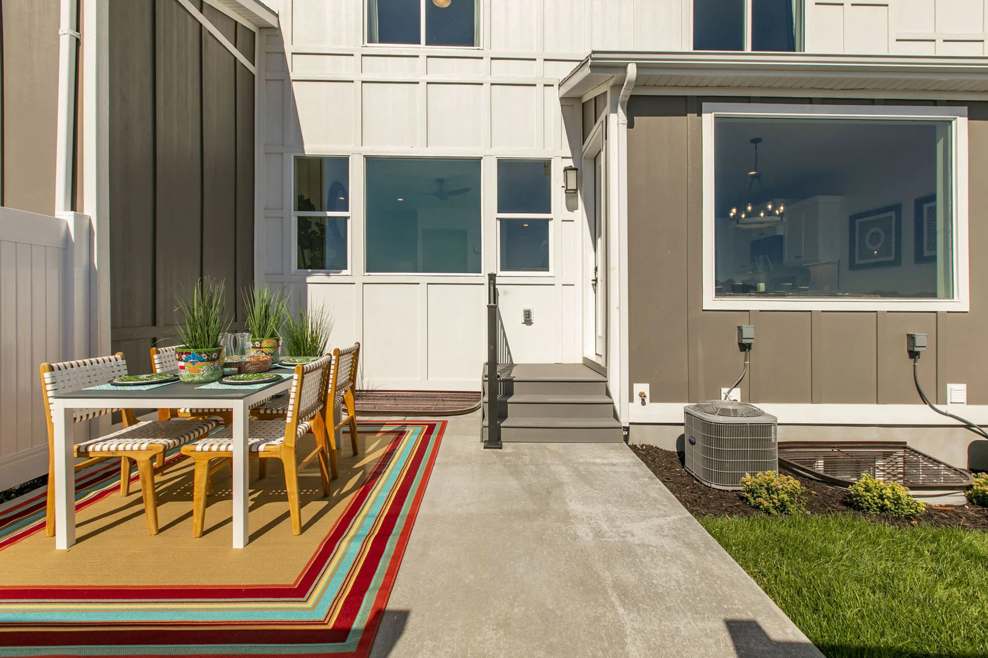 Exterior_high_3333296.jpg
