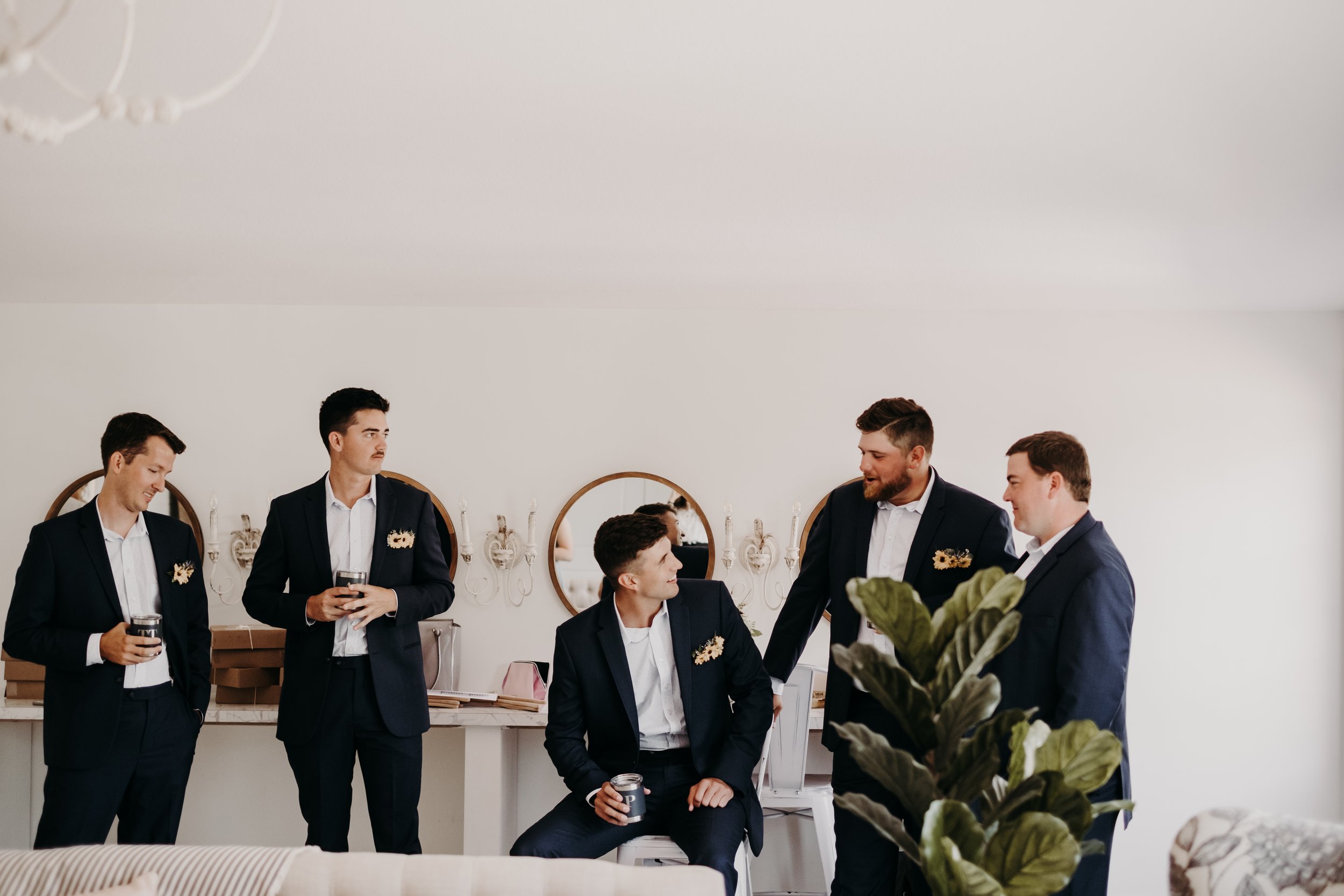 groomsmen-cocktail-hour-in-bridal-suite.jpeg