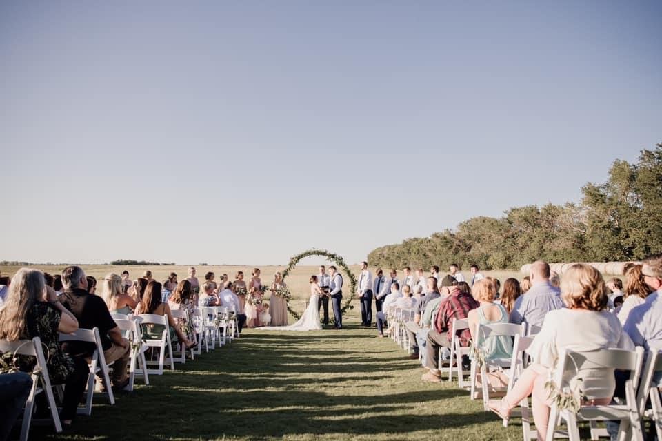 outdoor-ceremony-kansas-country-wedding.JPG