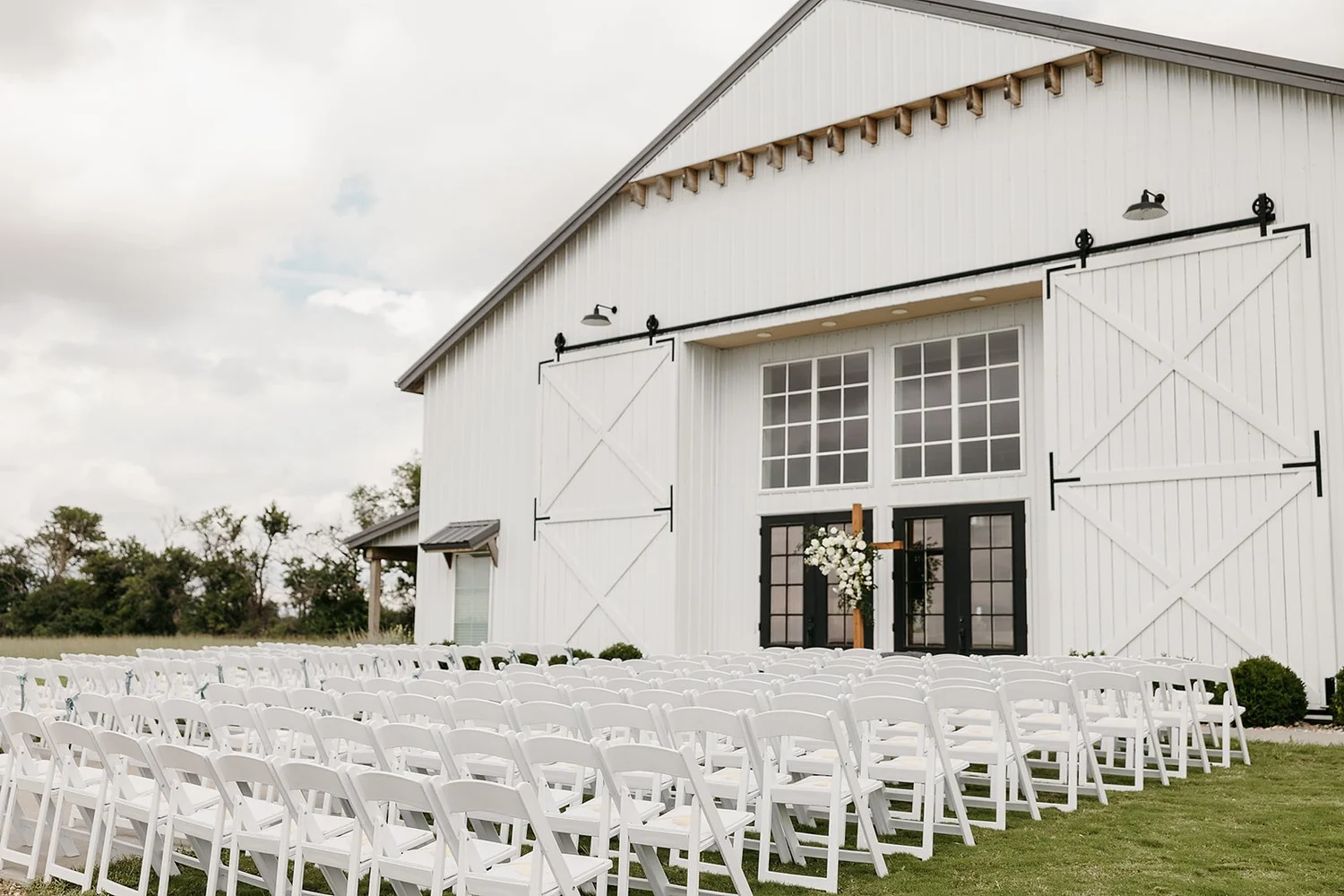 White Barn Wedding Venues Wichita KS | The Barn at Grace Hill
