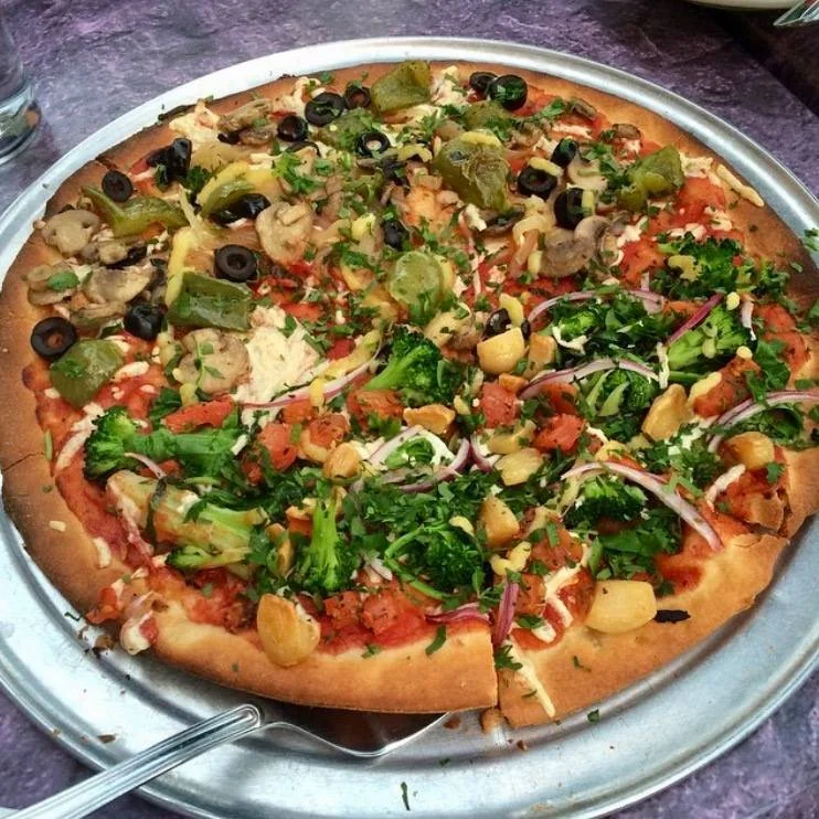 Vegan and Vegetarian New Year at Amici’s: Holiday Menus with Plant-Forward Pizza and Italian Food
