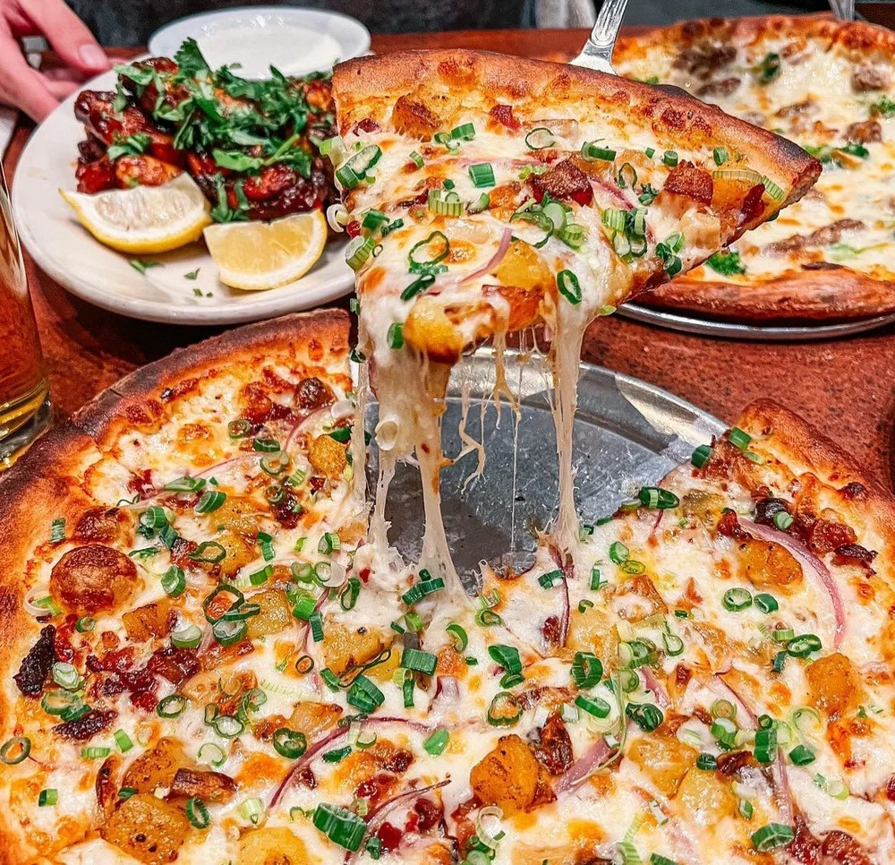 The Art of Topping Balance: How Amici’s Creates Flavor Perfection
