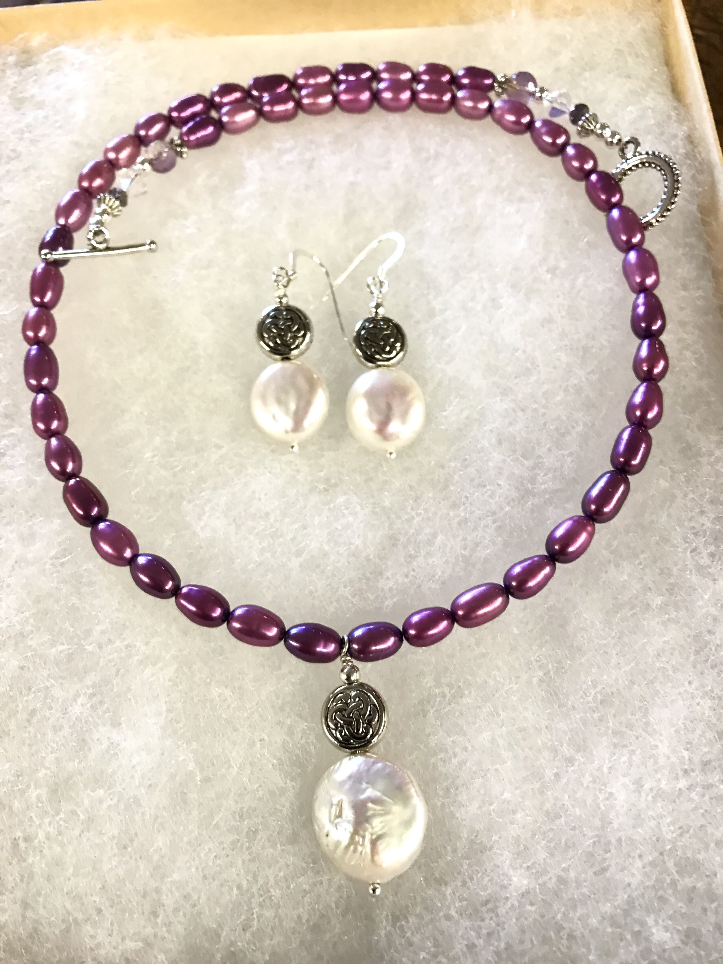   Freshwater pearl (dyed) and white pearl set.    $52.99    