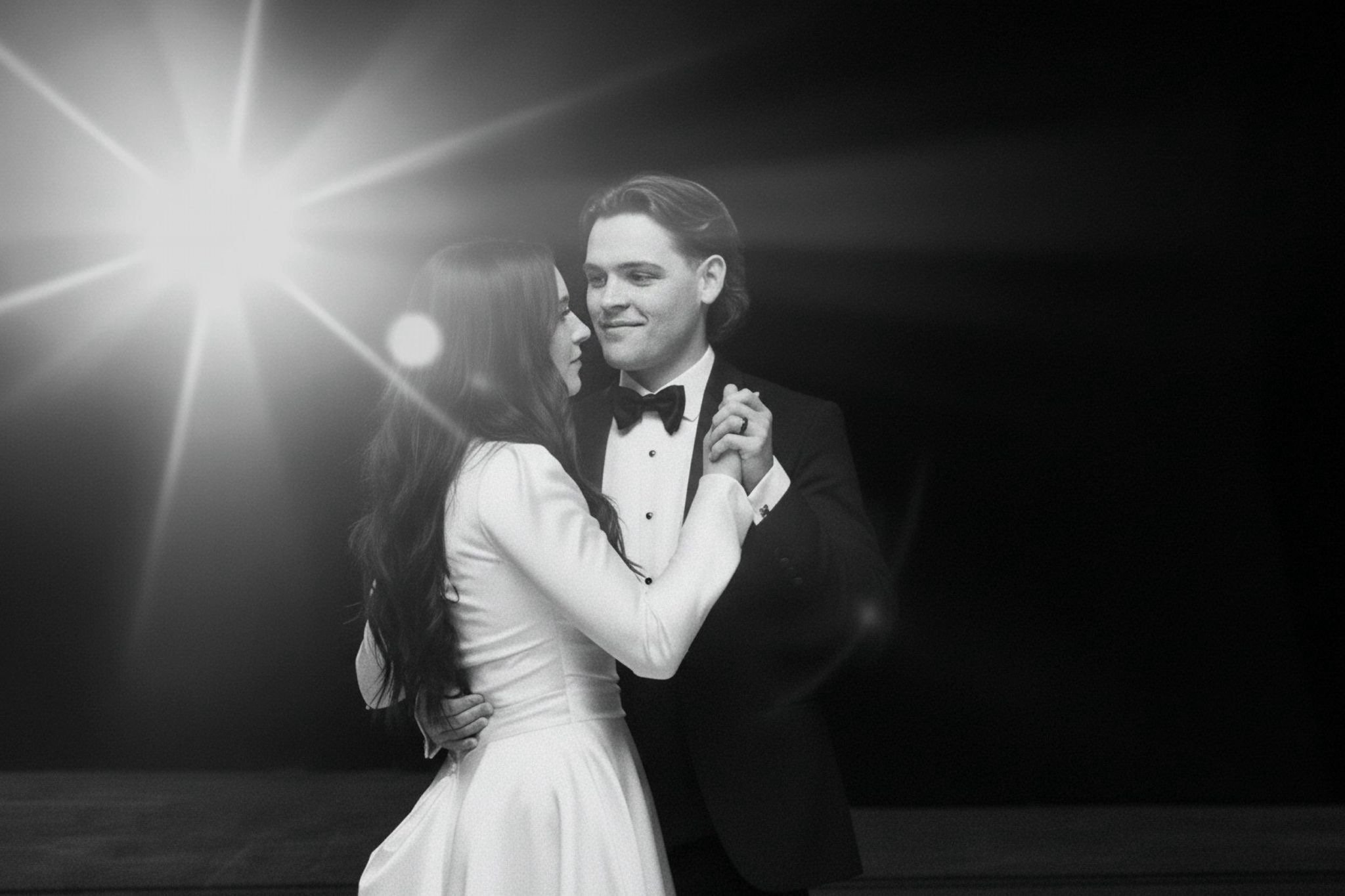 Omaha Wedding Photographer | Bride and Groom's First Dance 