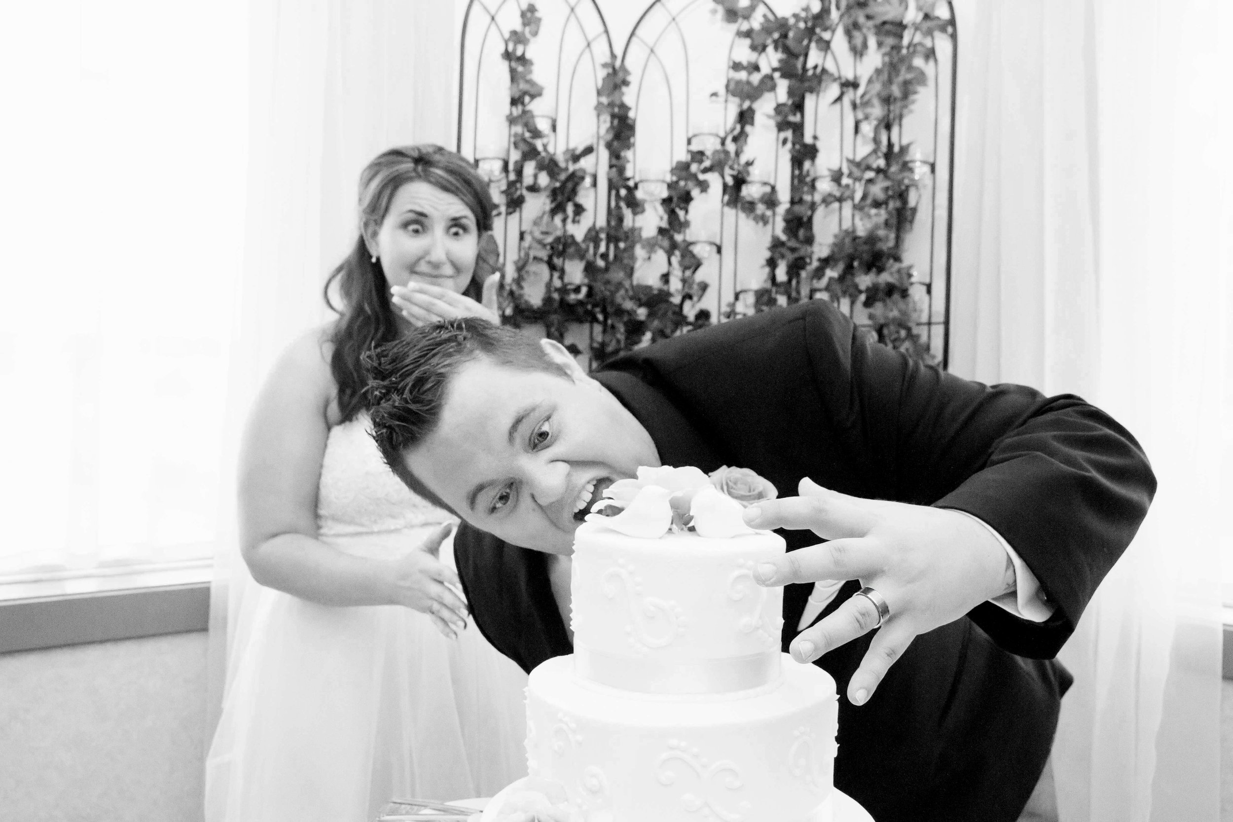 Omaha Wedding Photographer | Cake Cutting | Candid of Bride and Groom