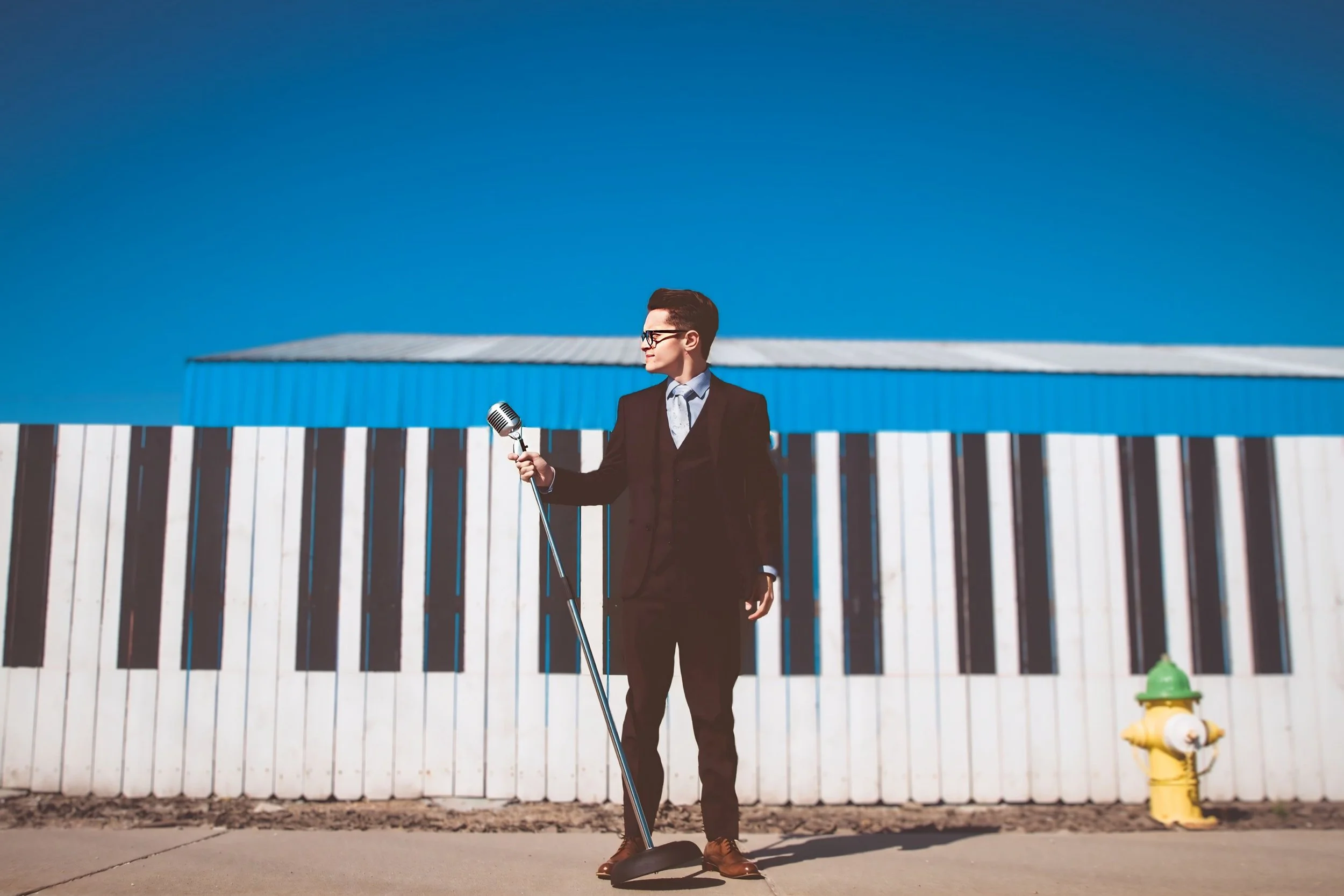 Omaha Senior Photographer | Piano Wall Old Market