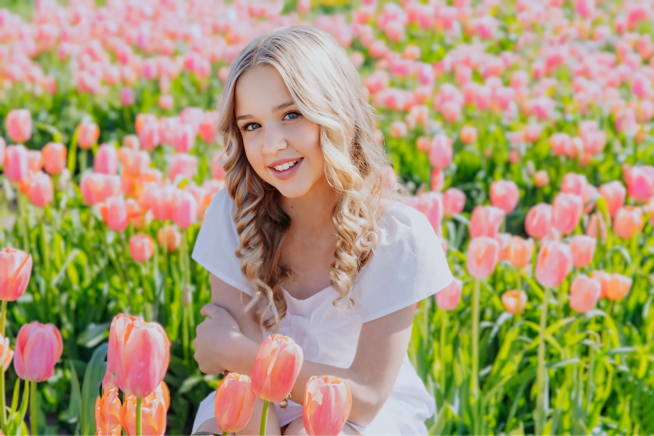 Omaha Mini Session Photographer – Tulip Field Spring Session – Family Photos – Reaction Photography