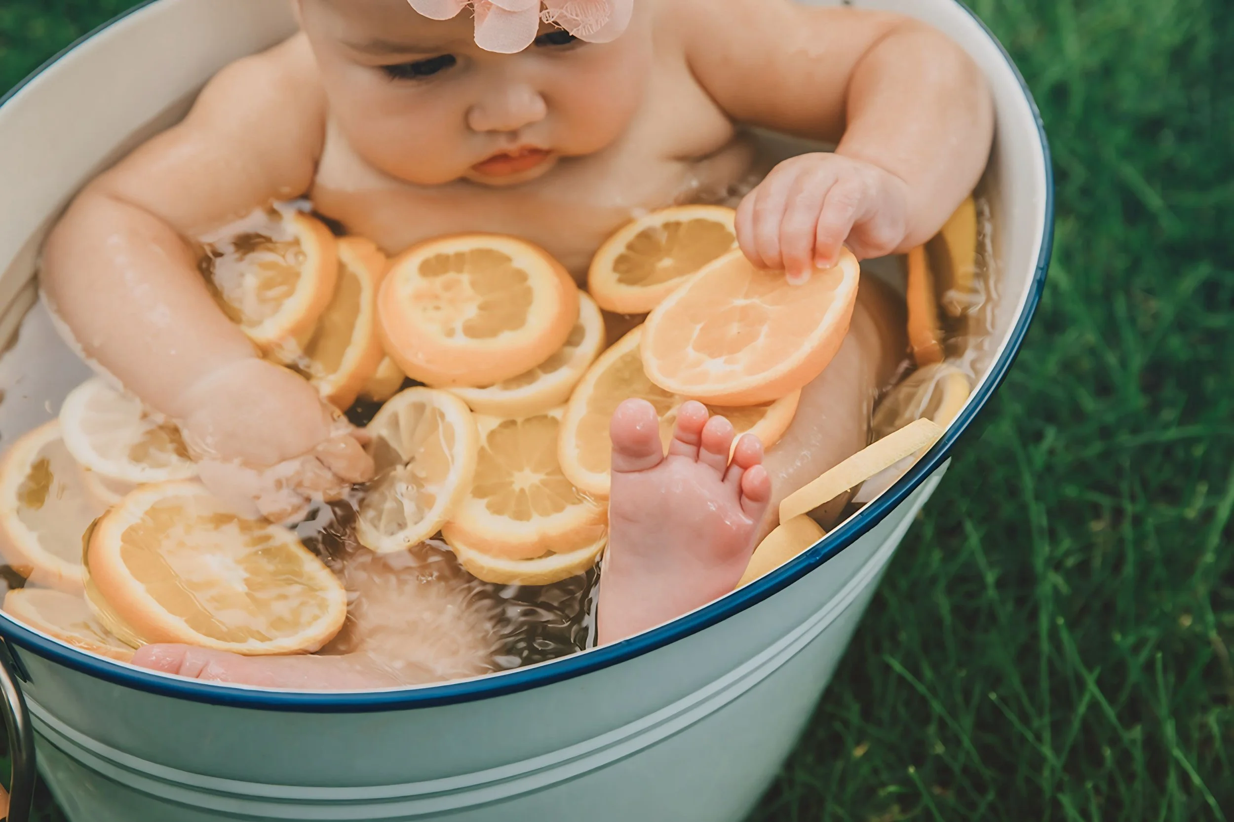 Omaha Mini Session Photographer – Milk and Fruit Bath Session – Outdoor Family Photography – Reaction Photography