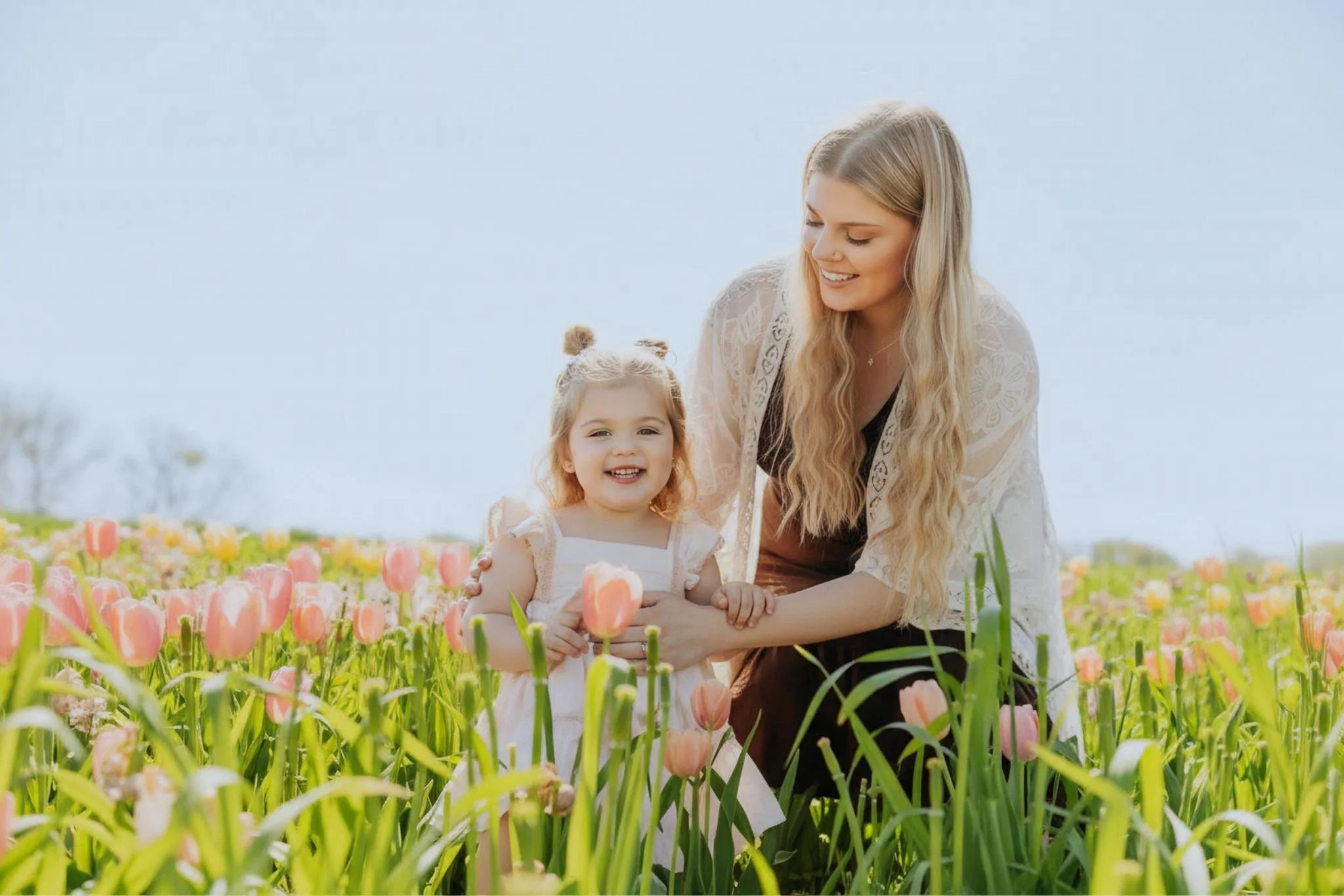 Omaha Mini Session Photographer – Easter Tulip Session – Kids Portraits – Reaction Photography