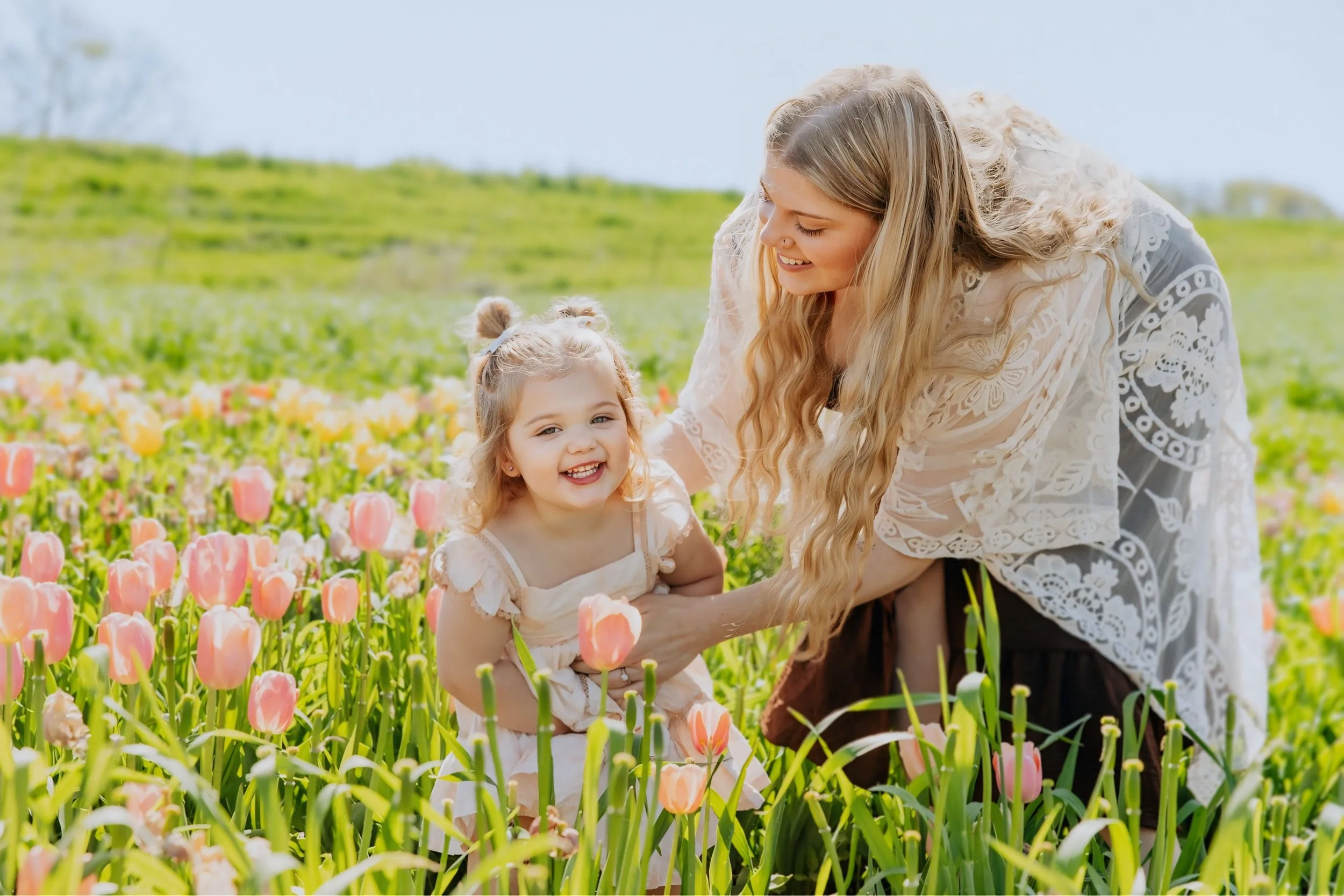 Omaha Mini Session Photographer – Tulip field mini session – Outdoor Family Photography – Reaction Photography