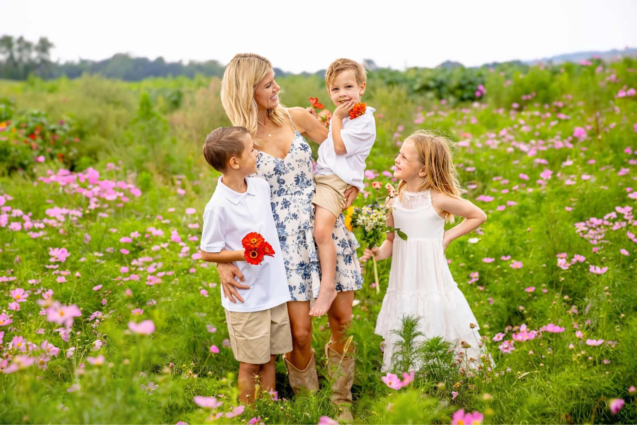 Omaha Mini Session Photographer – Spring Session Minis-Nelson's Produce Farm– Family Photos – Reaction Photography