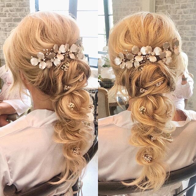 Just some whimsical bridal hair from this weekend&rsquo;s wedding at The Astorian by our @sunkissedmegan_ ✨ #sunkissedandmadeup