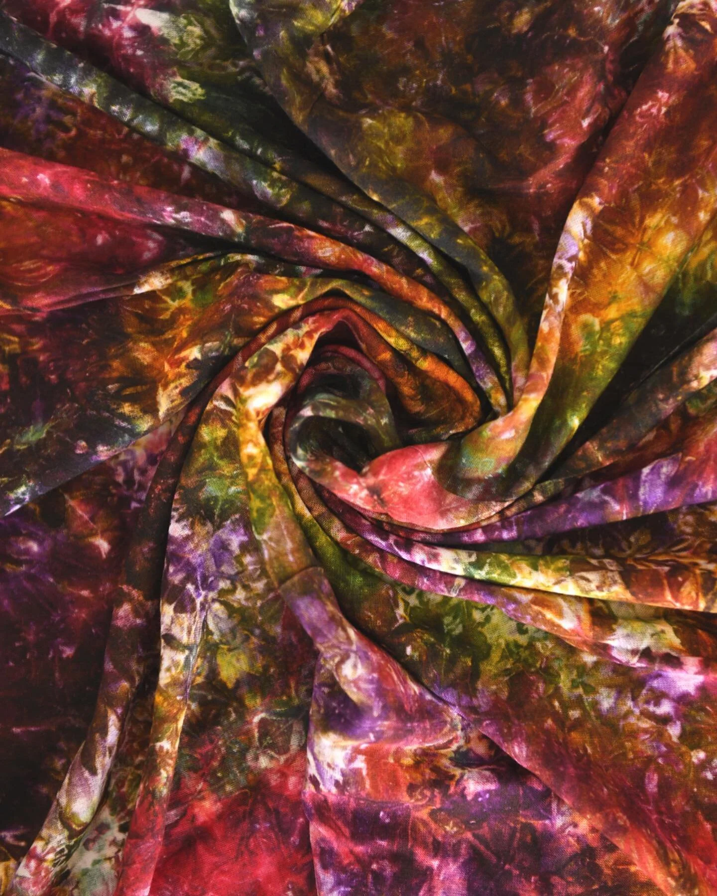 The colors of the Starburst Agate Stone scarf have us 🤩🌈😍!

To shop this scarf and other hand-dyed textiles and accessories, visit us online at shop.refushe.org or at our store in Nairobi! #RefuSHEmade