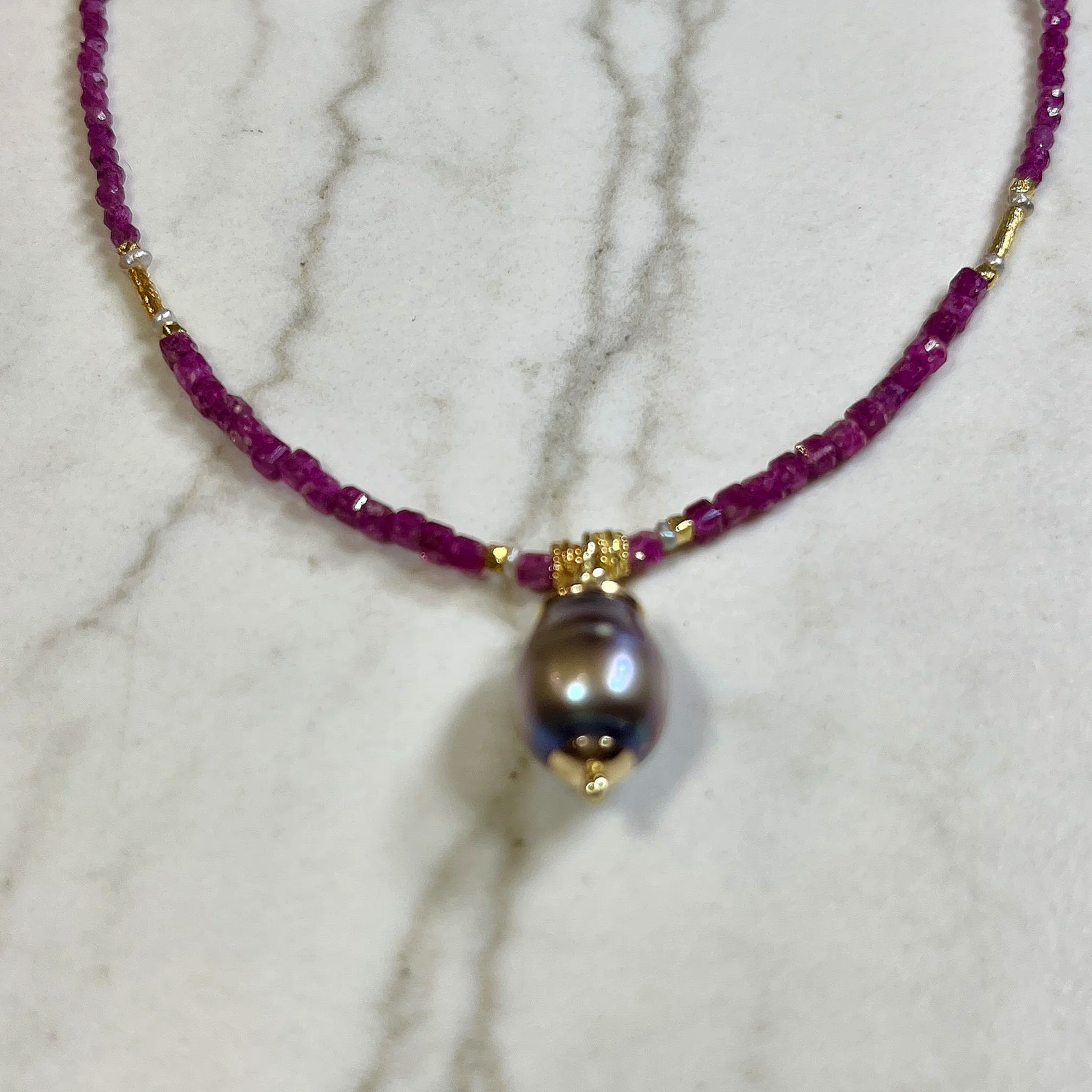 LuluDesignsRubyBeadPearlNeckB.png