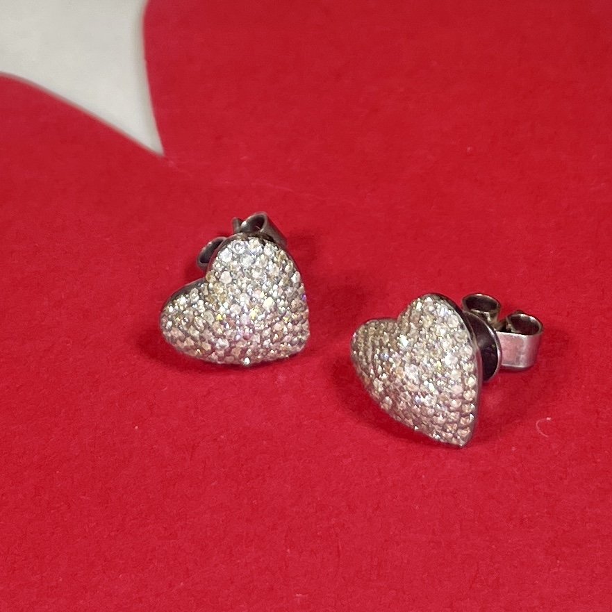 DRoadJewerlyPaveHeartStudsB.jpg