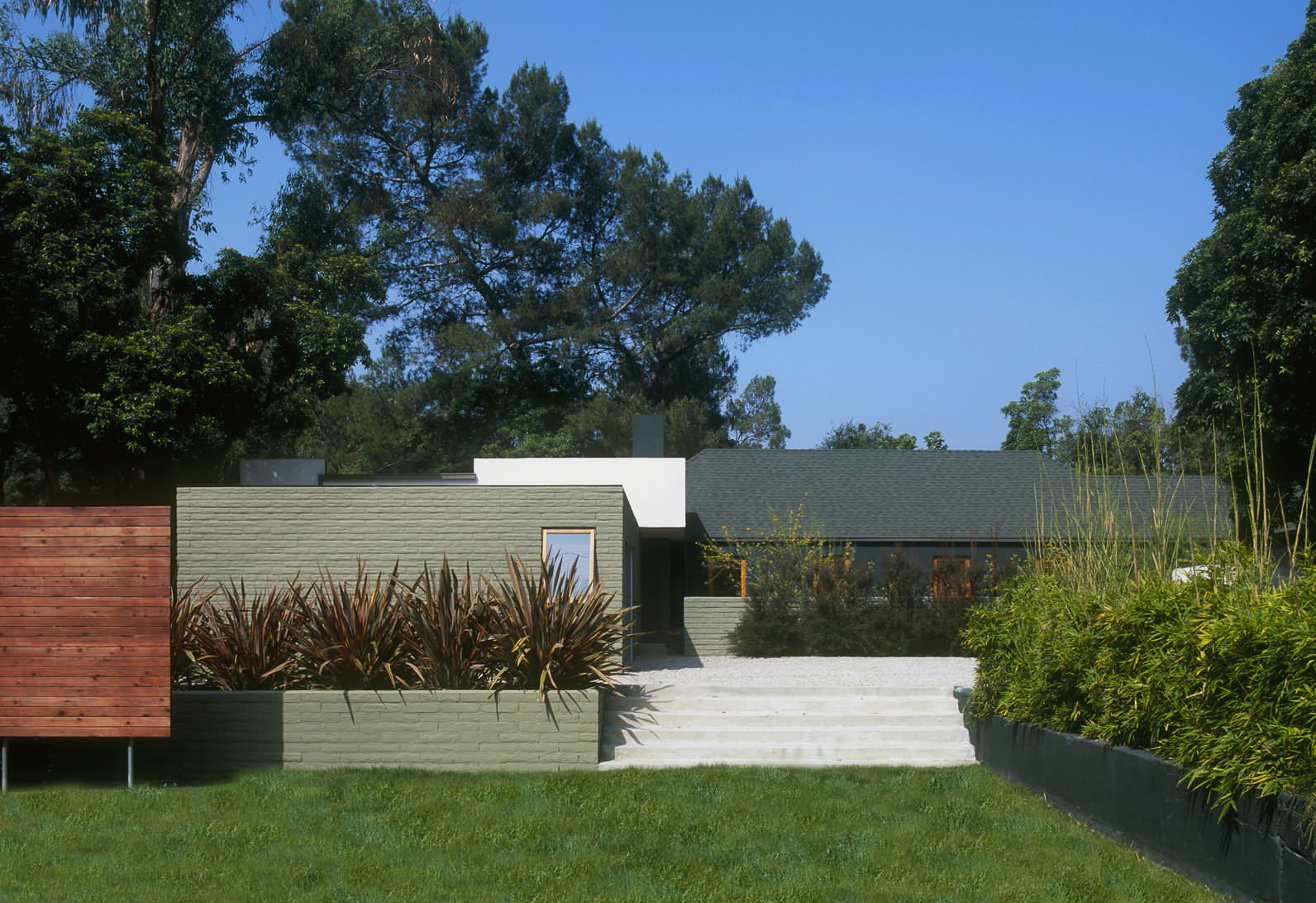 cornwall-modern-exterior3.jpg