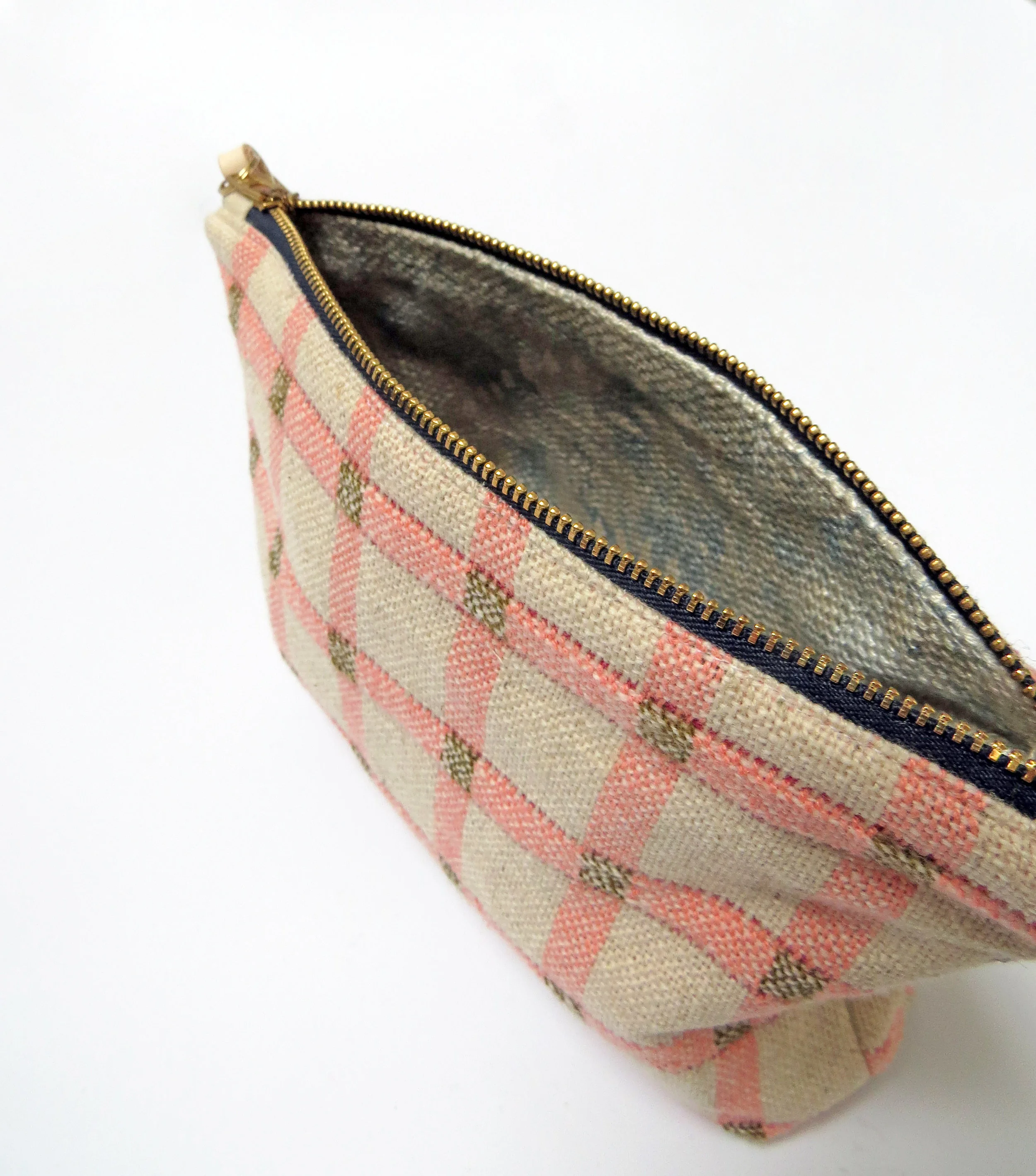 sustainable handwoven handmade travel pouch by E.Ballon Design