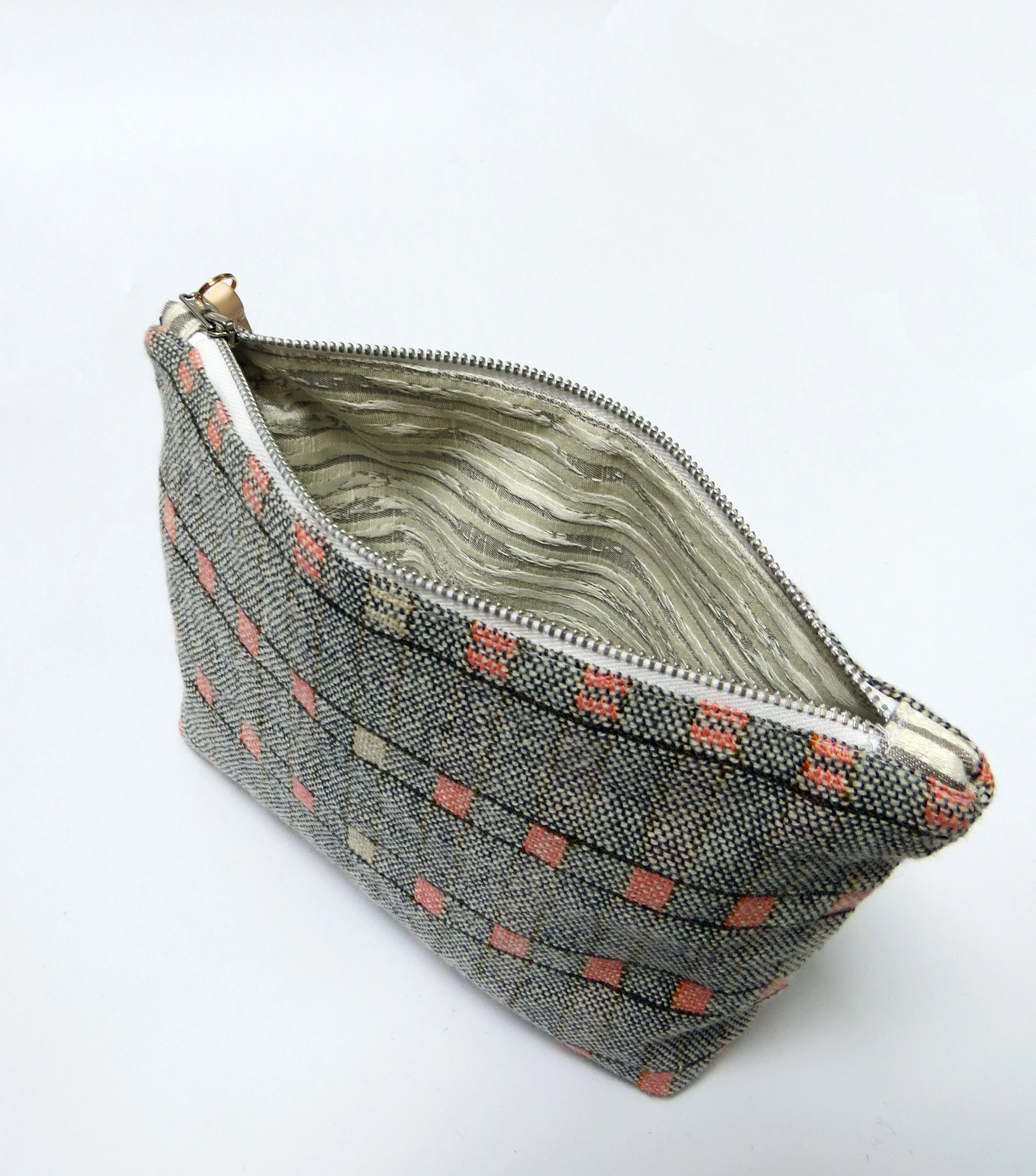 sustainable handwoven handmade travel pouch by E.Ballon Design