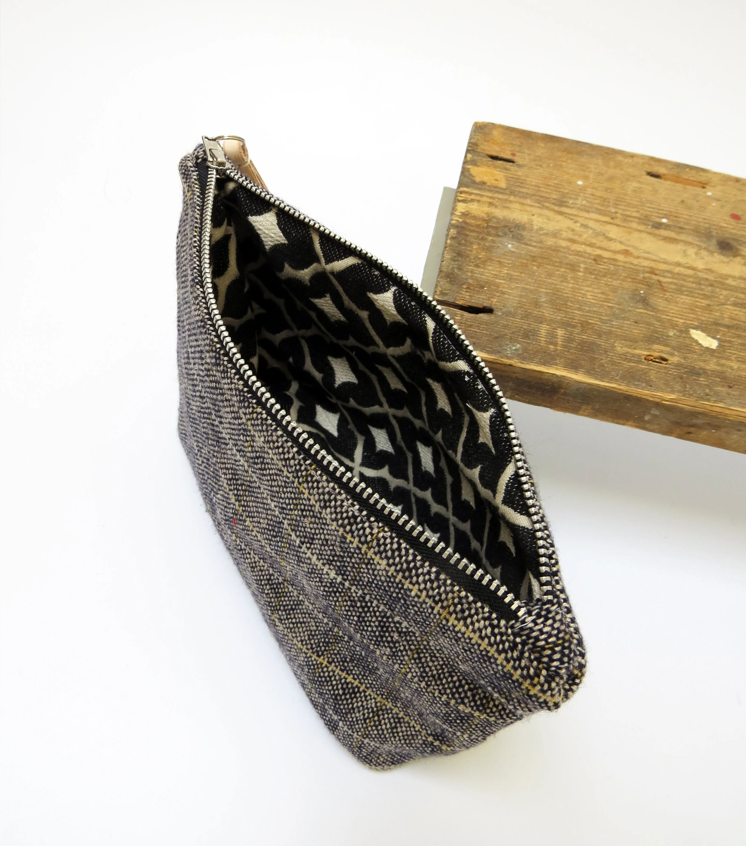 sustainable handwoven handmade pouch by E.Ballon Design