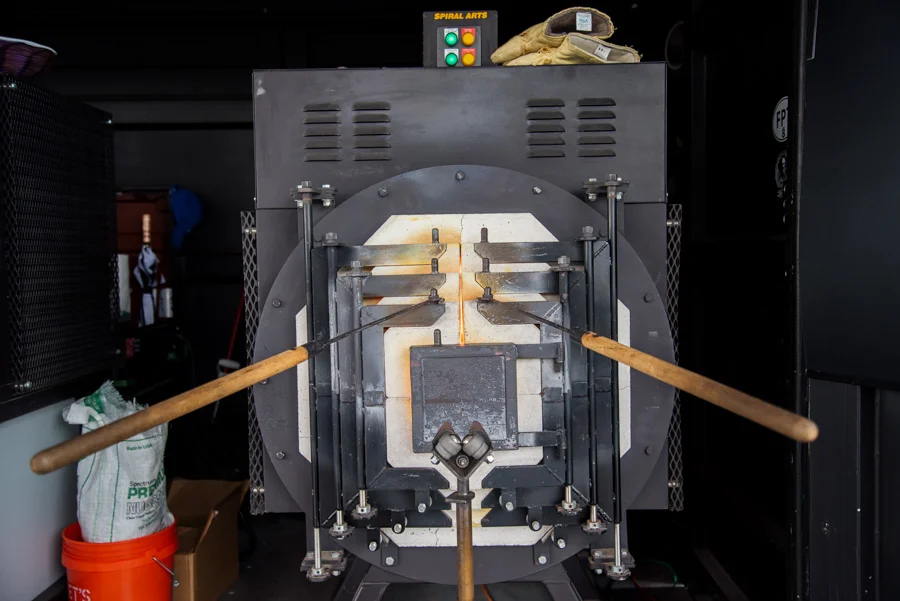 Glassmaking oven