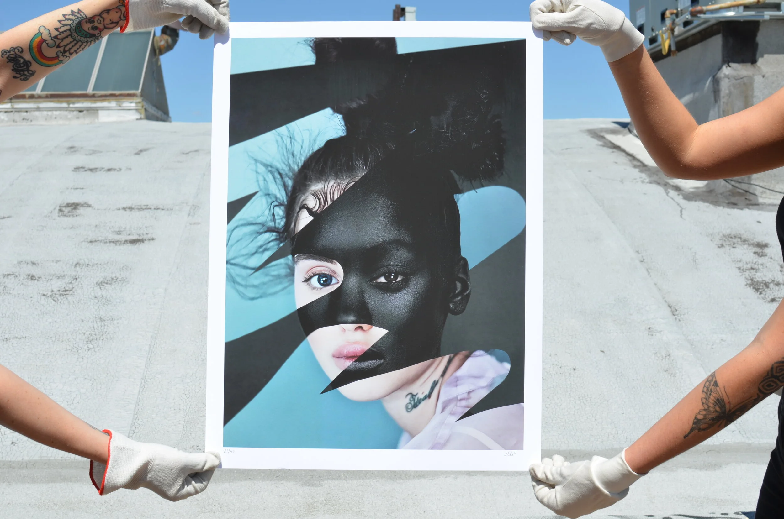 Femme Féroce Holding.JPG