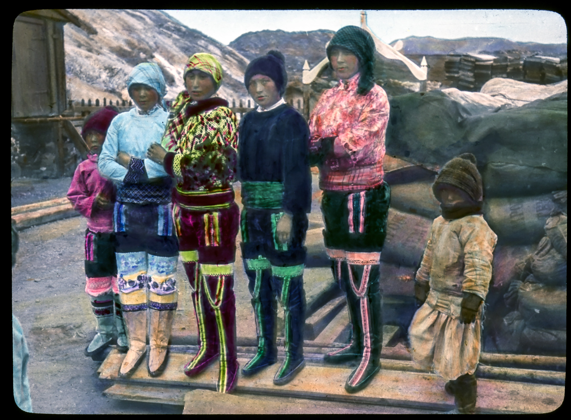  Colorful ladies, Sisimiut 