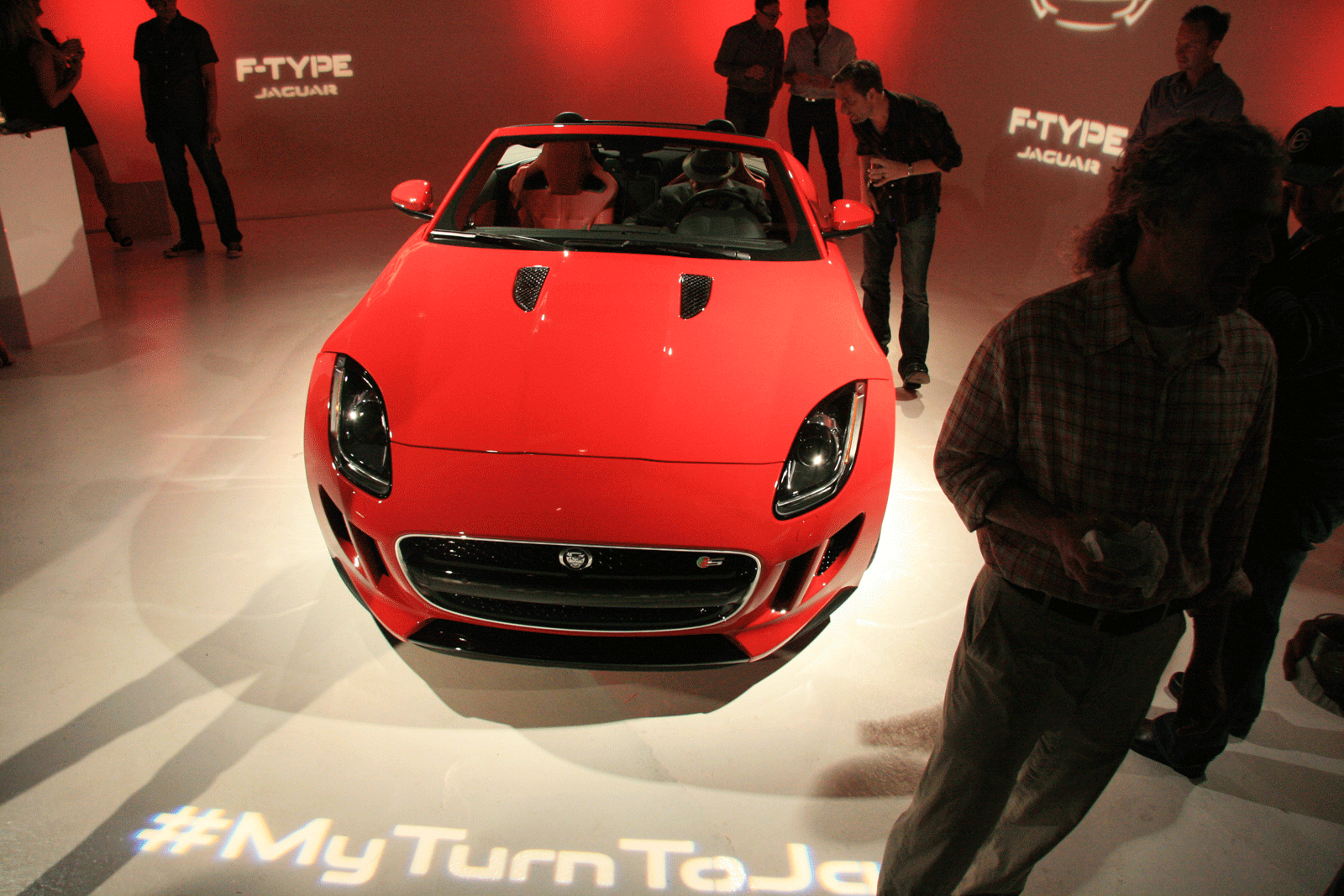 2014-Jaguar-F-Type-MyTurnToJag-002.gif