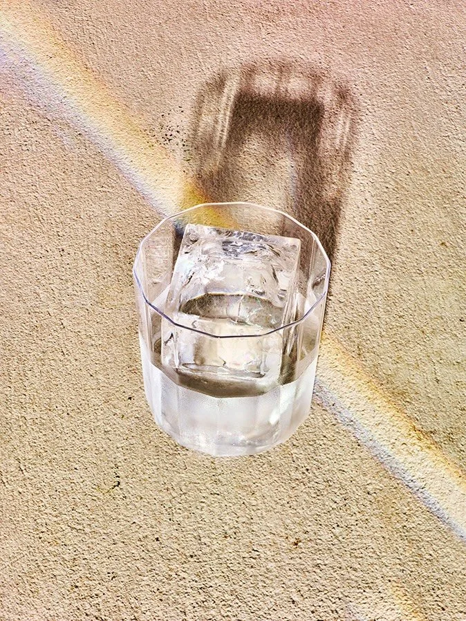 Some recent work for @obsfood @hannahcrosb 

Photography @aarongraubart 
Prop styling @alexanderbreeze 
Drinks + glassware @taragarnell 
Photo editor @elvissaveme 
Drinks assistant @_pennyroper 

slide 1 >> Clarified cocktails 🌈 feat @a_bar_wi