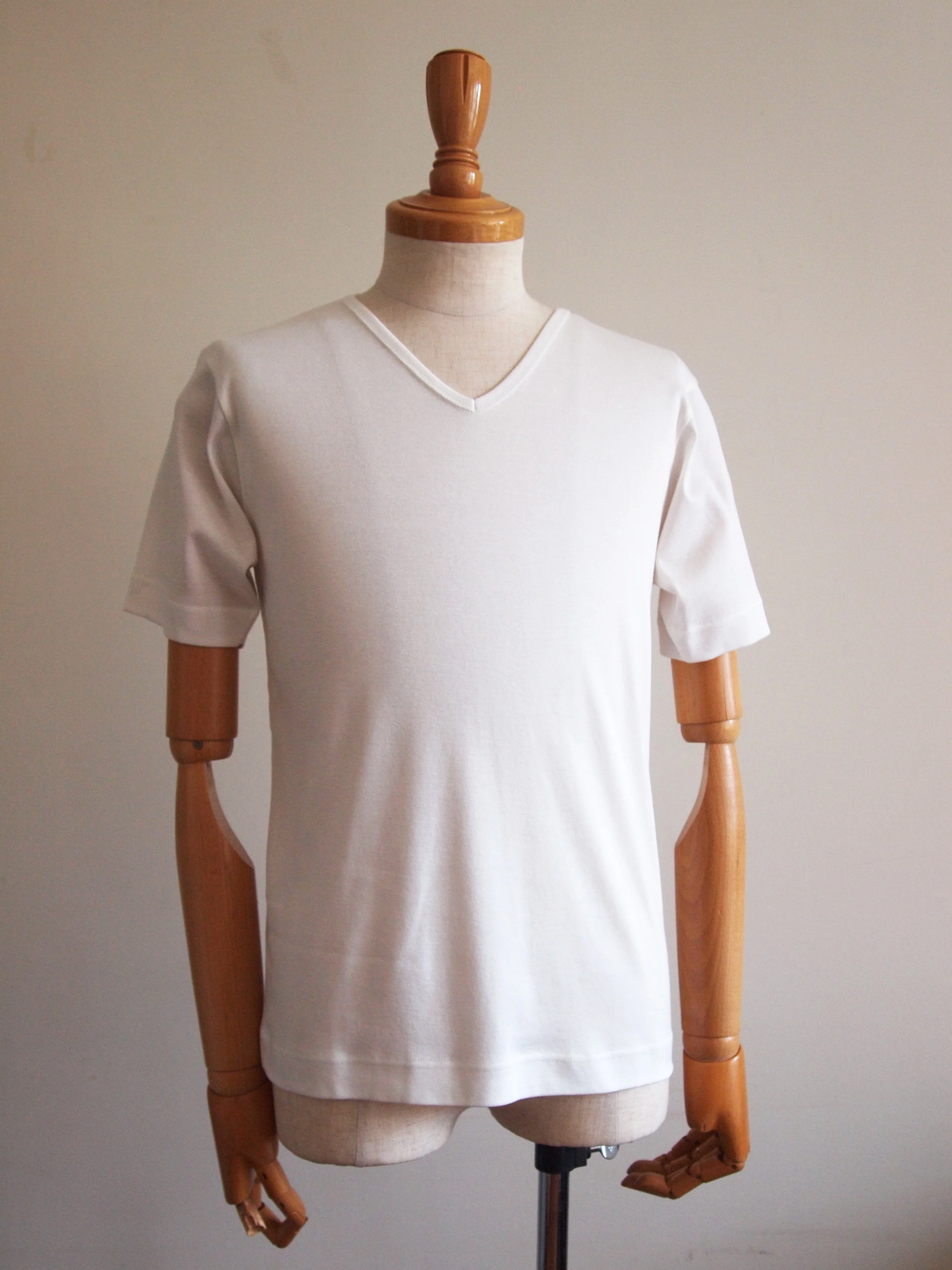 #191863 SS V-NECK, shown in WHITE