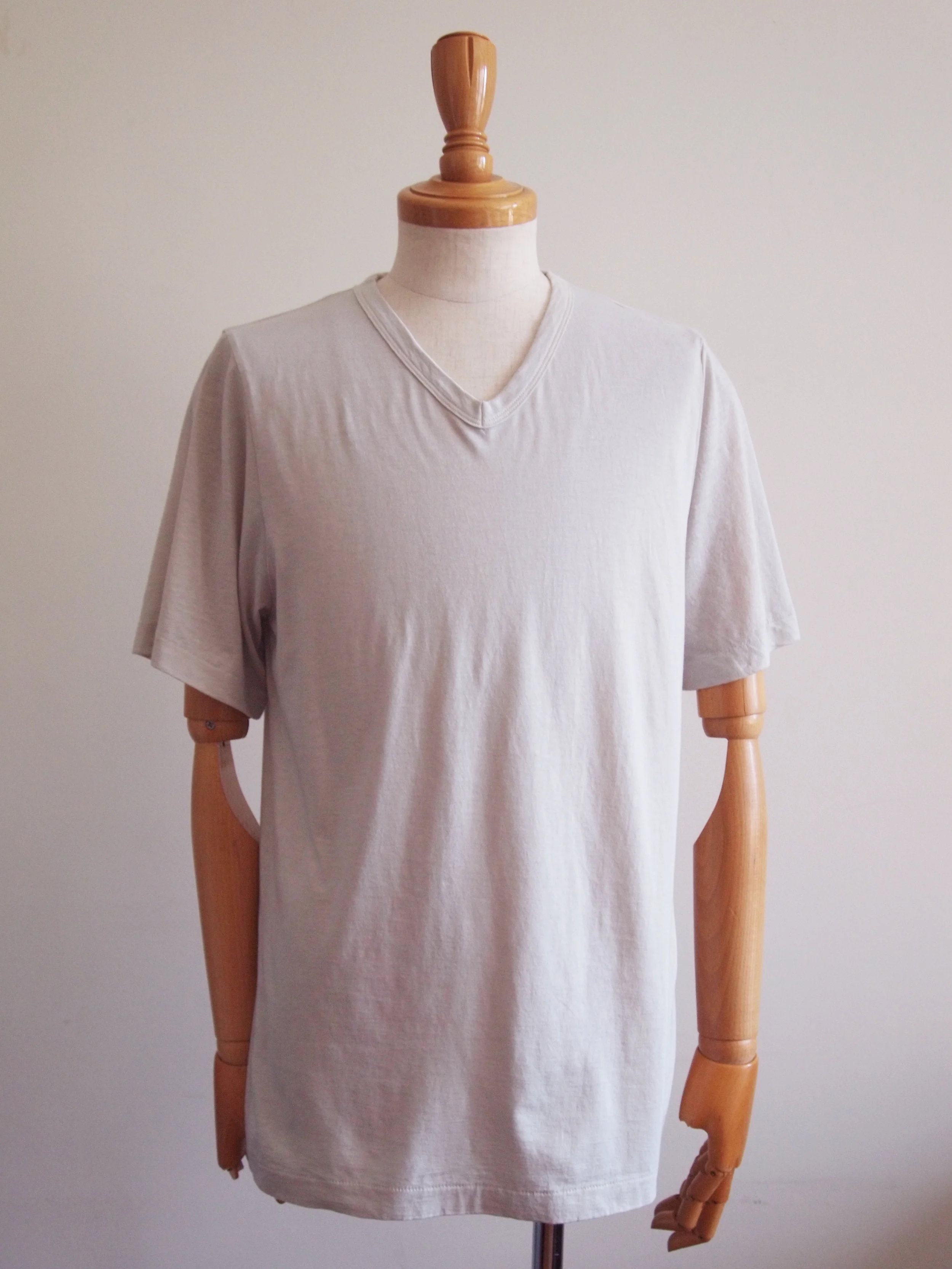 #181751 SS V-NECK, shown in GREY
