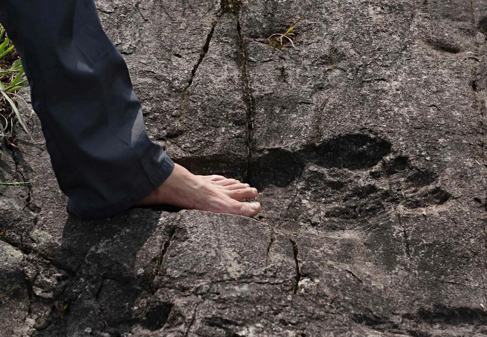 giant-human-footprints-china blue pants.jpg