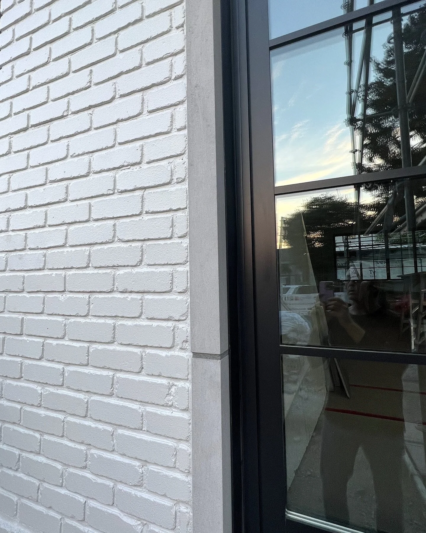 Refined details. Simple and Sleek. Limestone jambs. Reclaimed Brick painted white. Custom design by @1_ward_studio. Interior Design by @stephaniebrowninc #architecture #archlovers #design #customdesigns #designer #residential #residentialdesign #cust