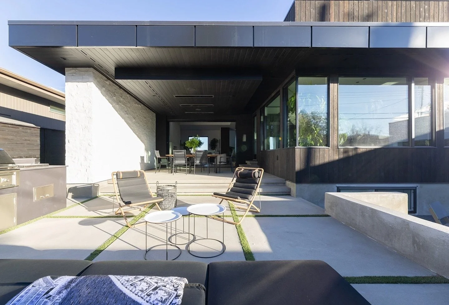 Hope everyone had a great weekend custom design by @1_ward_studio interior design by @r_eidstudio. Photo by @philcrozier #architecture #architecturephotography #architect #designer #customhomes #customdesigns #residential #residentialdesign #homedesi