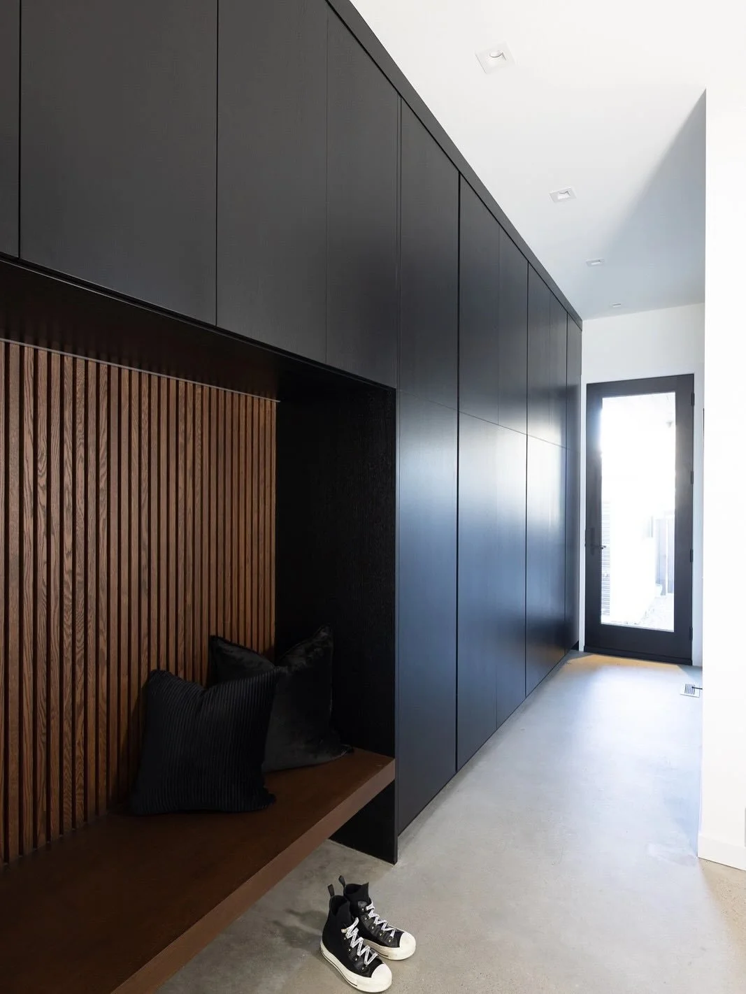 Mudroom and Prep/Pantry Goals 
Clean and refined 
Architecture by @1_ward_studio 
Interior design by @r_eidstudio 
Photos by @philcrozier
#architecture 
#residential 
#interiordesign 
#customhomes 
#customdesign