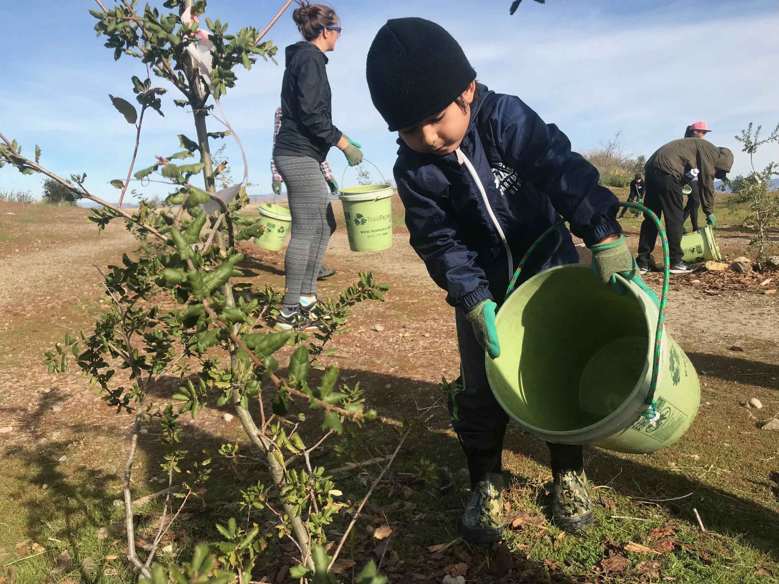 Ellie has friends of all ages, Elias was our youngest tree restorer!