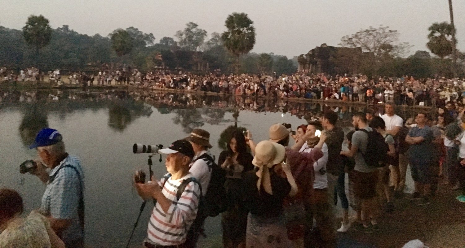 Tourist+hordes+at+sunrise+in+front+of+Angkor+Wat.jpeg