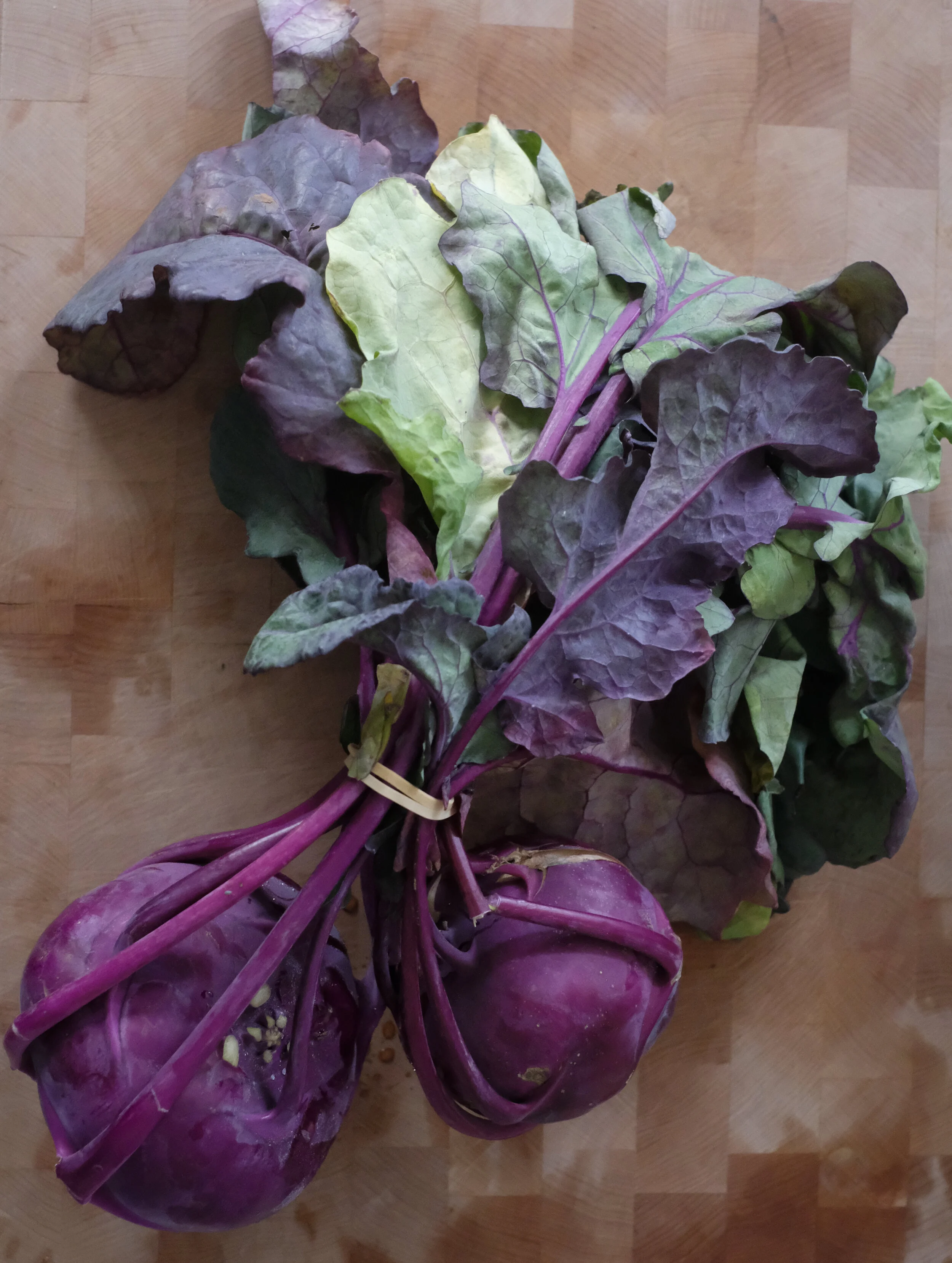 There are two main varieties of kohlrabi, purple and light green. Both have the same taste and texture.