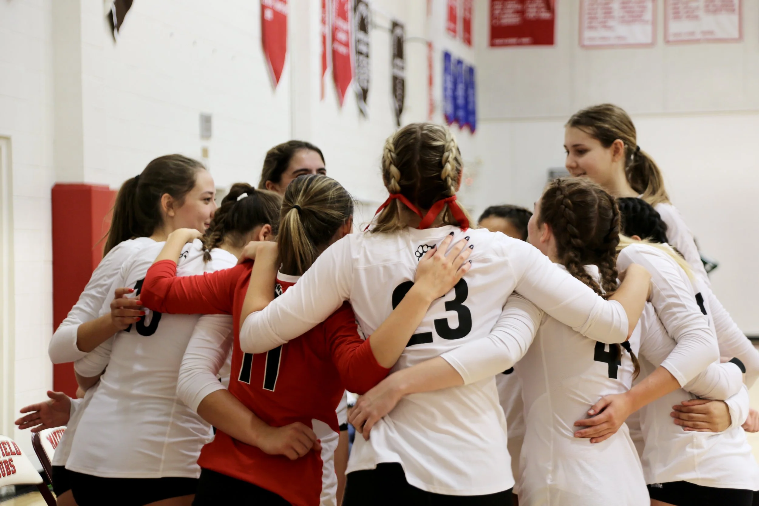 Varsity Volleyball 2023.jpg