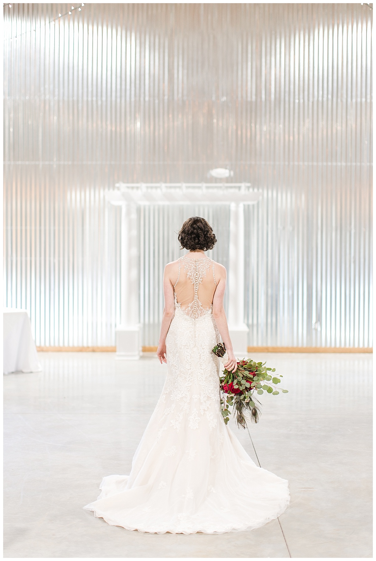 9_Oaks_Farm_The_Warehouse_Monroe_Ga_Wedding_Photograpehrs_0008.jpg