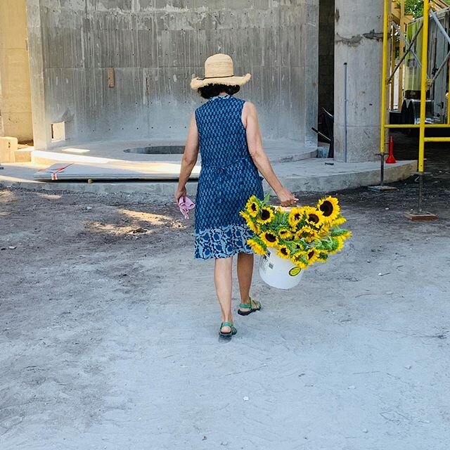 Mother&rsquo;s Day weekend at The jobsite! Celebrating with sunflowers!
#interiordesigner #sarasota #customhome #theAerie #weekend