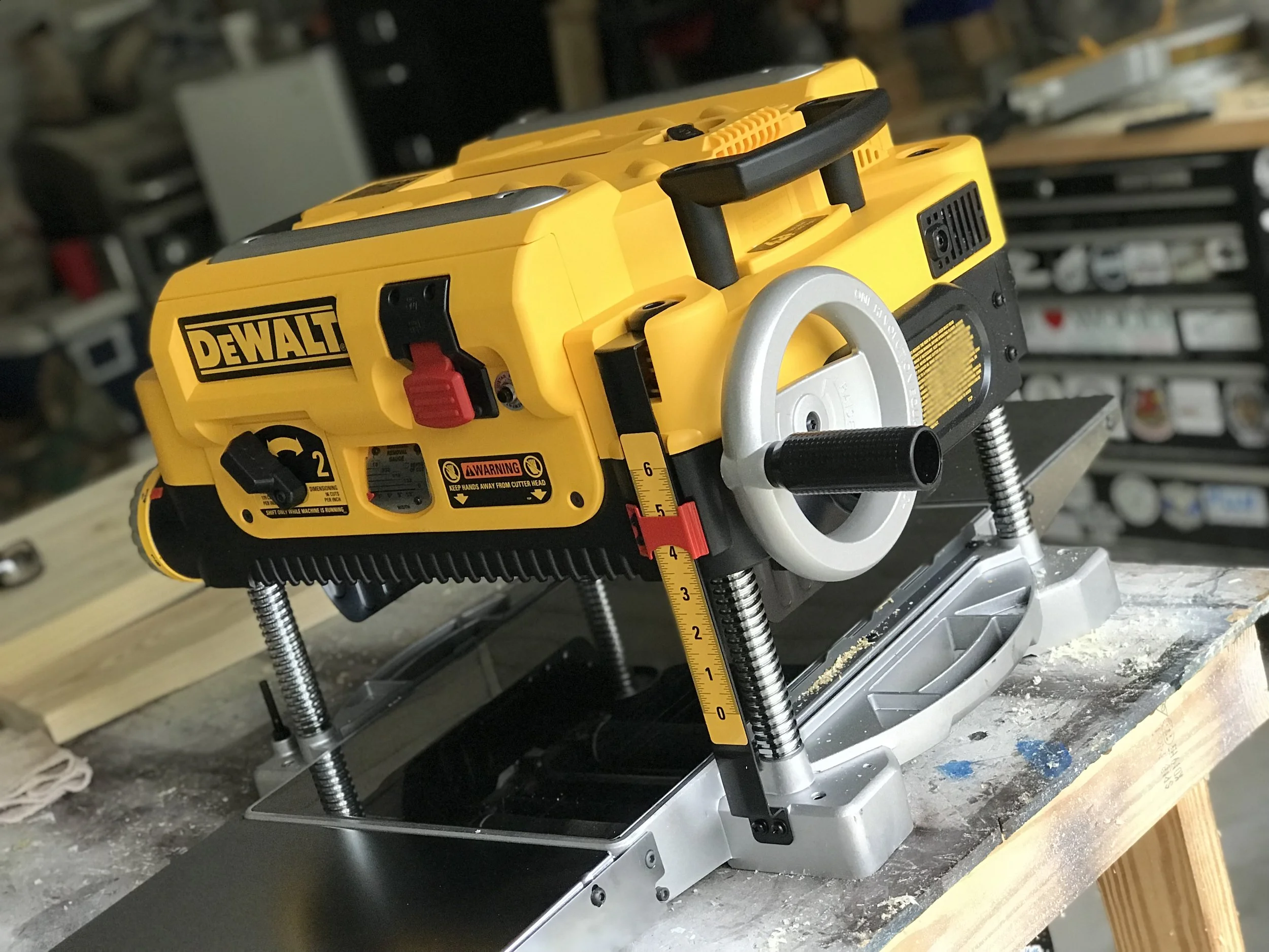 dewalt 735x front.jpg