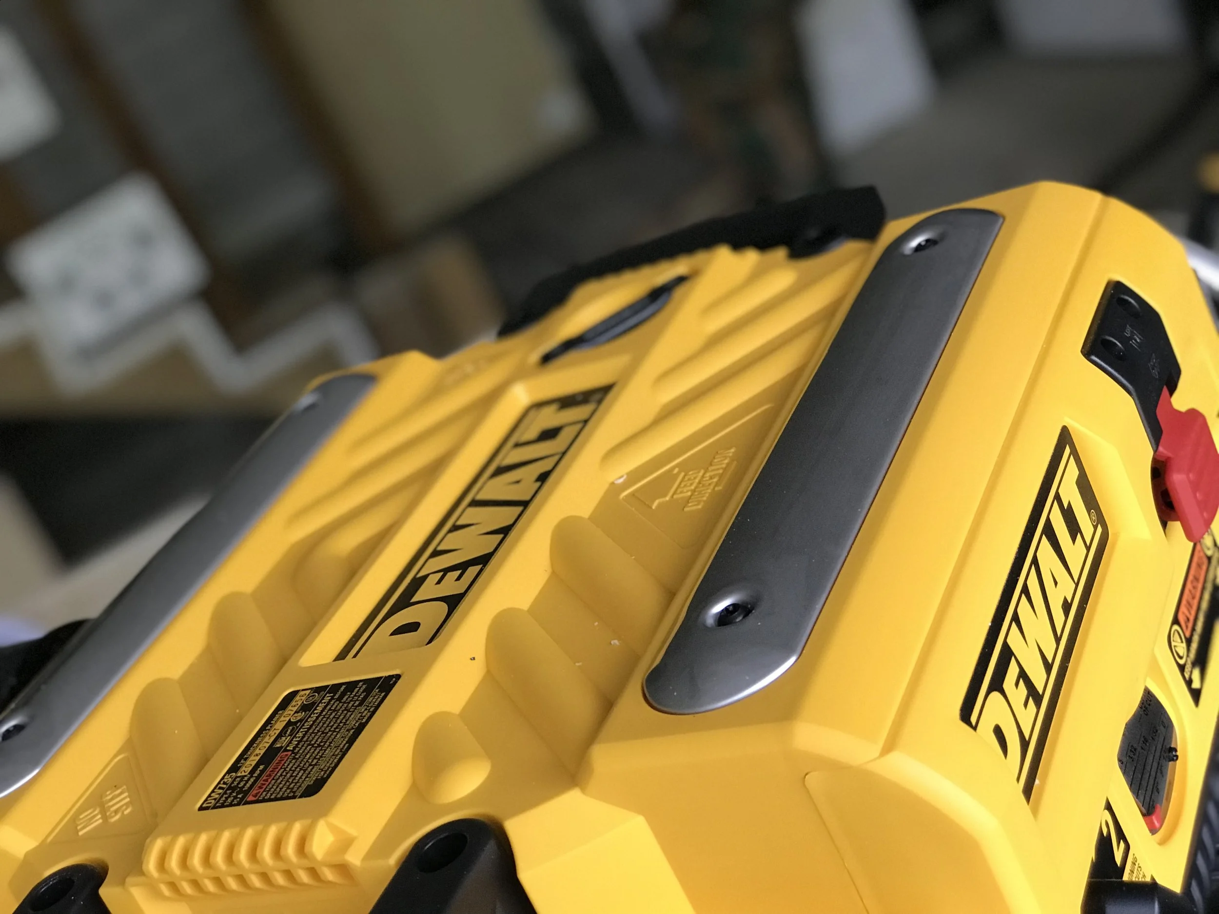 dewalt 735x top.jpg