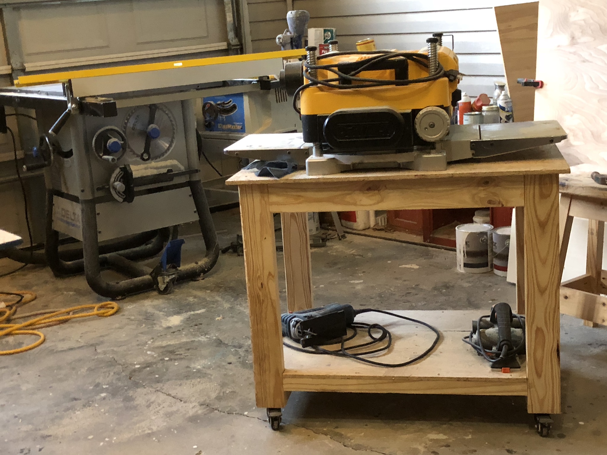 Rolling lunchbox planer stand (description in comments) : r/woodworking