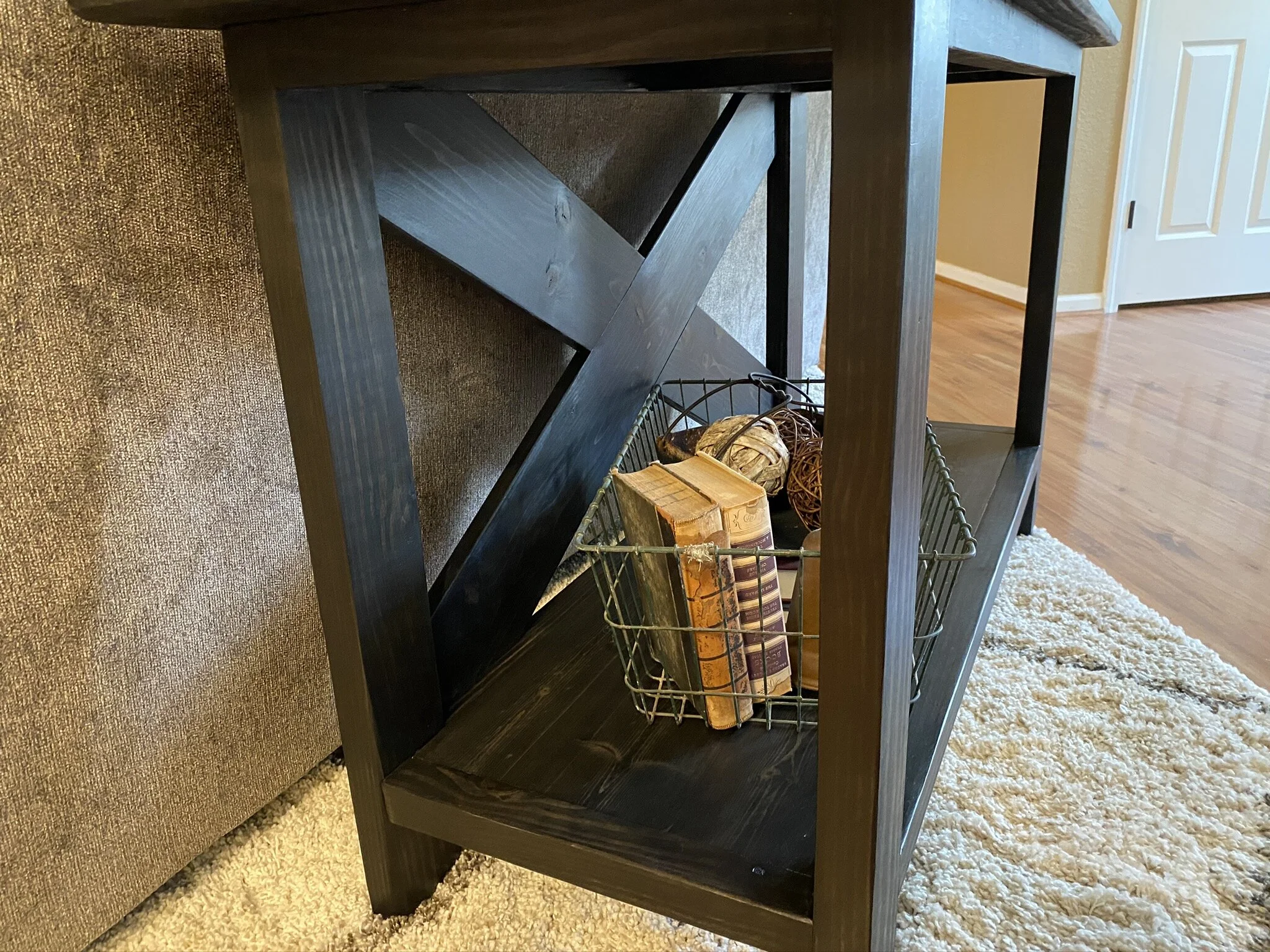 DIY Farmhouse Sofa Table | TV Stand — 731 Woodworks
