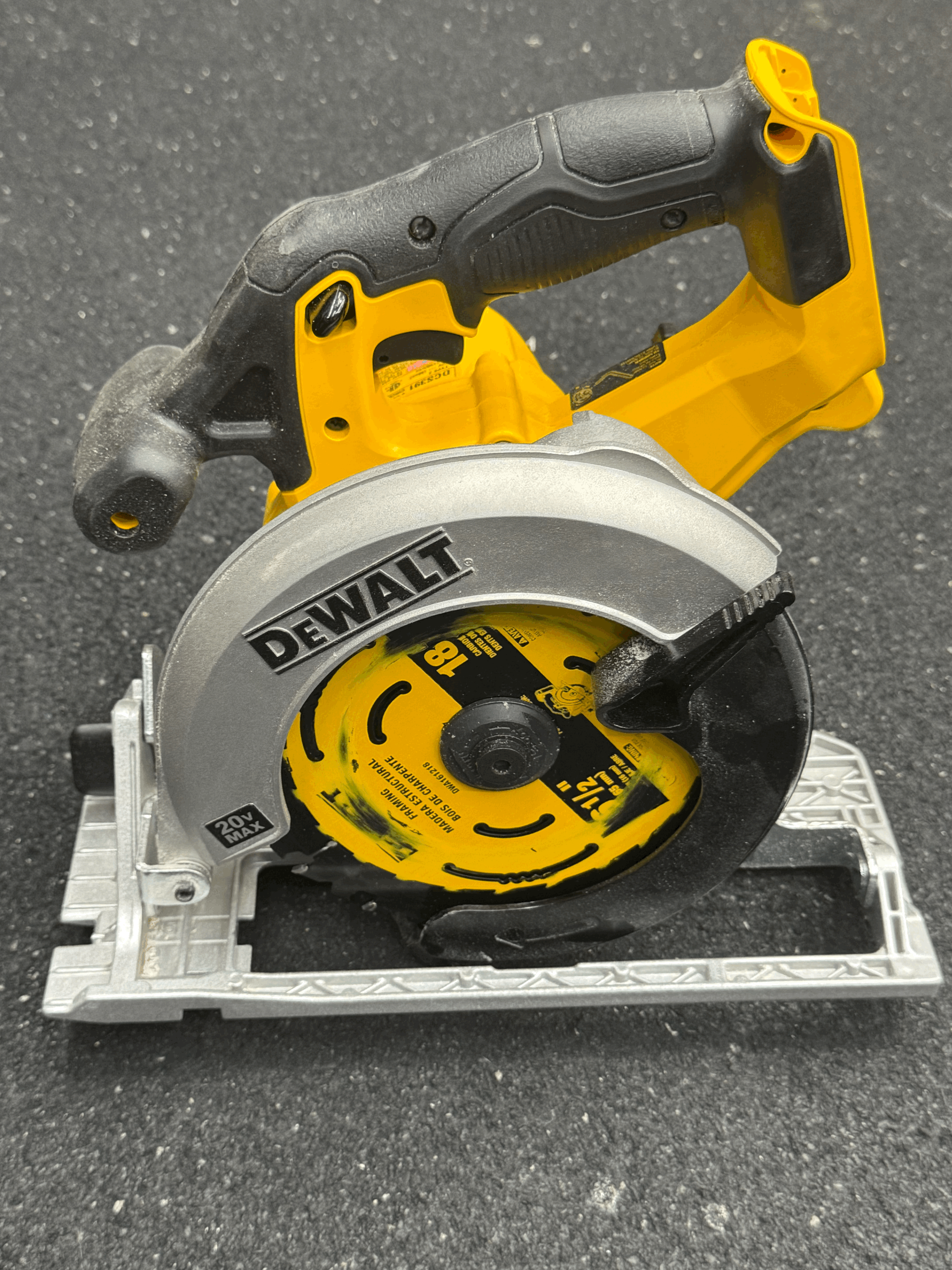 Used DEWALT 20-volt Max 6 1/2 in Circular Saw (Tool Only)