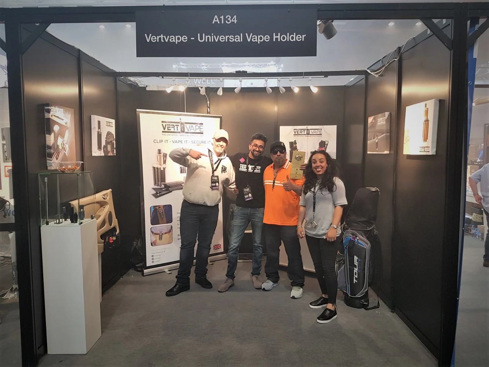 Exhibitors and customers.jpg
