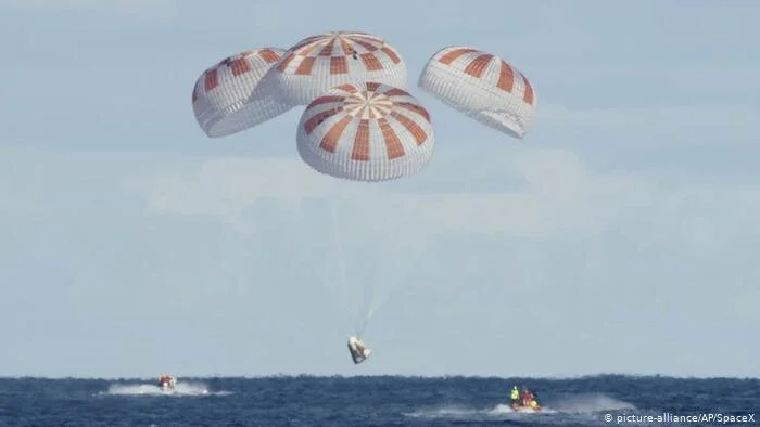 SpaceX Dragon Crew Splashes Down in Atlantic