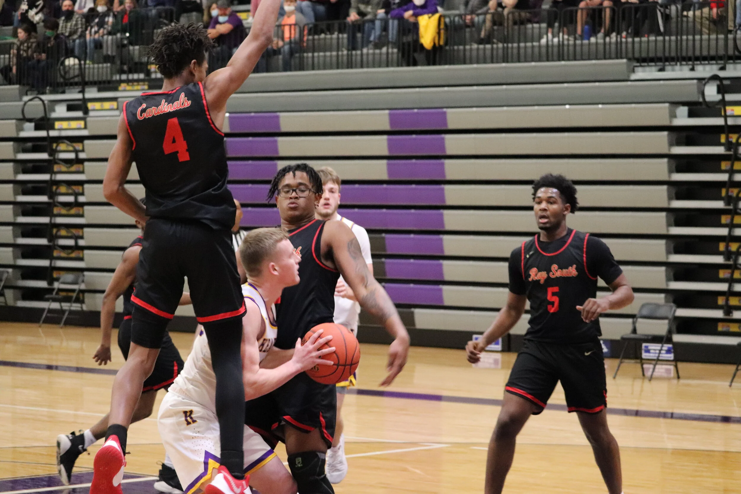 Bulldogs Struggle in 61-40 Raytown South Loss