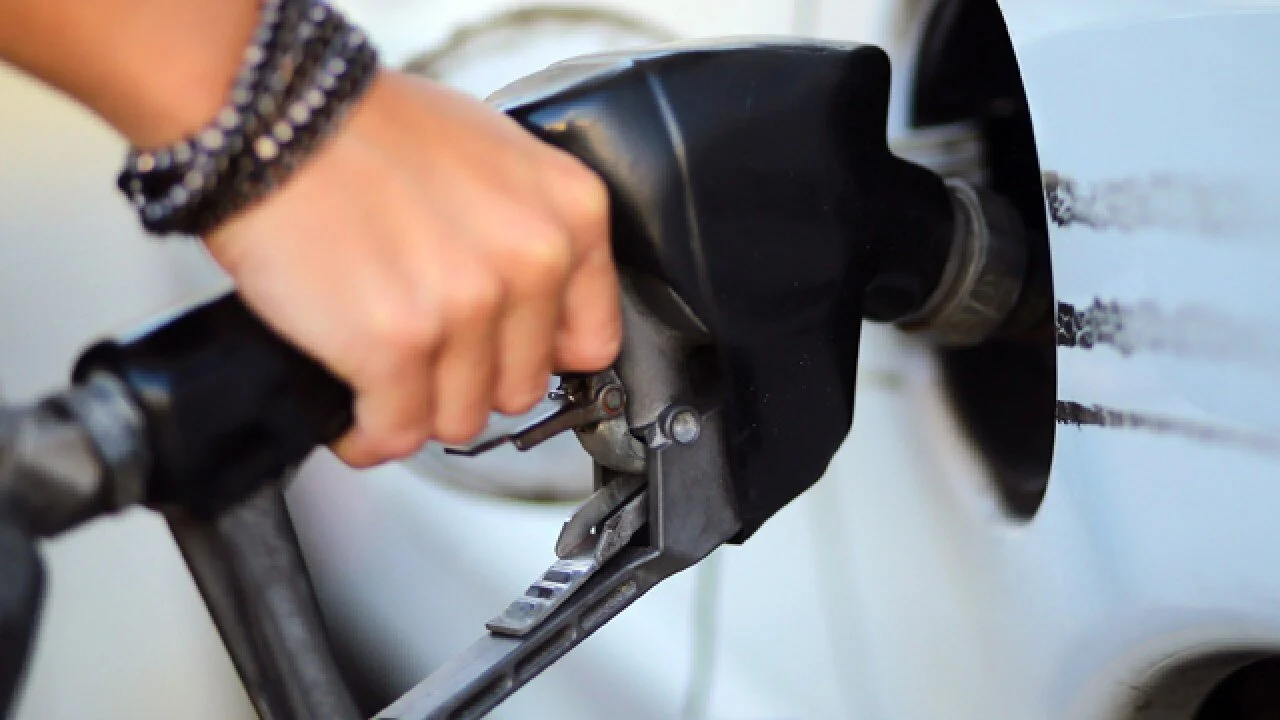 Gas Prices Fall as Labor Day Nears