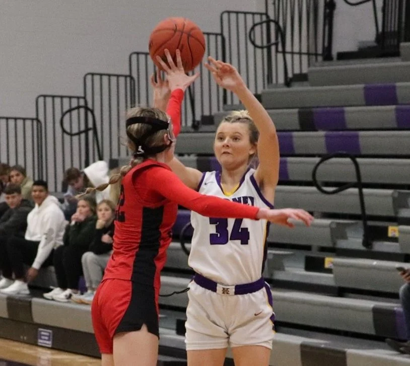 Bulldog Basketball Triumphs over Indians